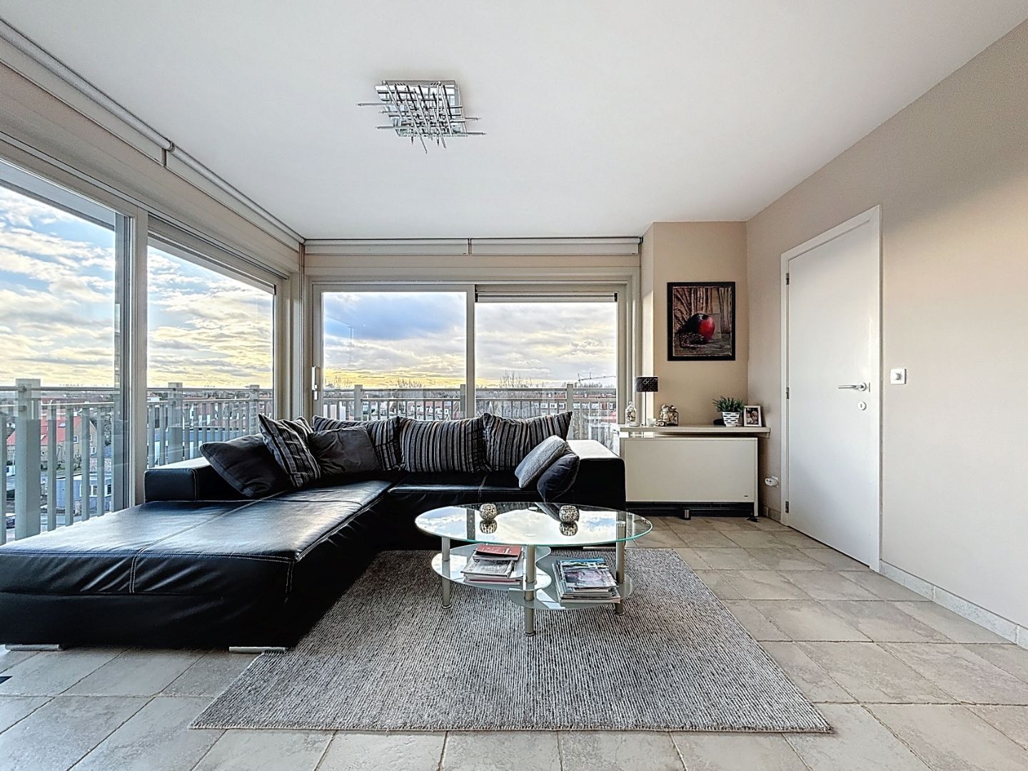 Stijlvol hoekappartement op toplocatie nabij zee, winkels en promenades met prachtig uitzicht! foto 2