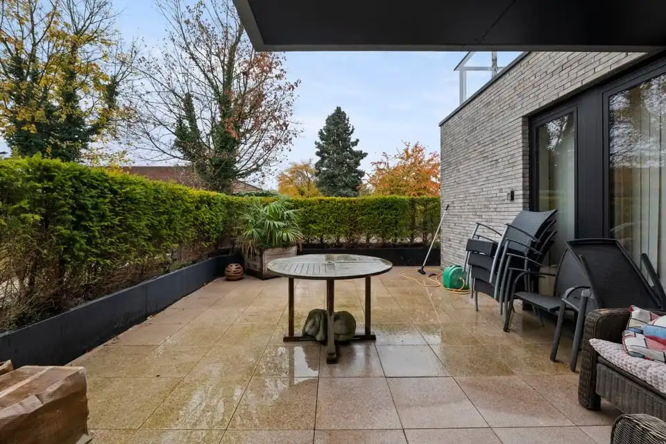 MODERN GELIJKVLOERS APPARTEMENT MET TERRAS EN STAANPLAATS IN SINT-TRUIDEN foto 24