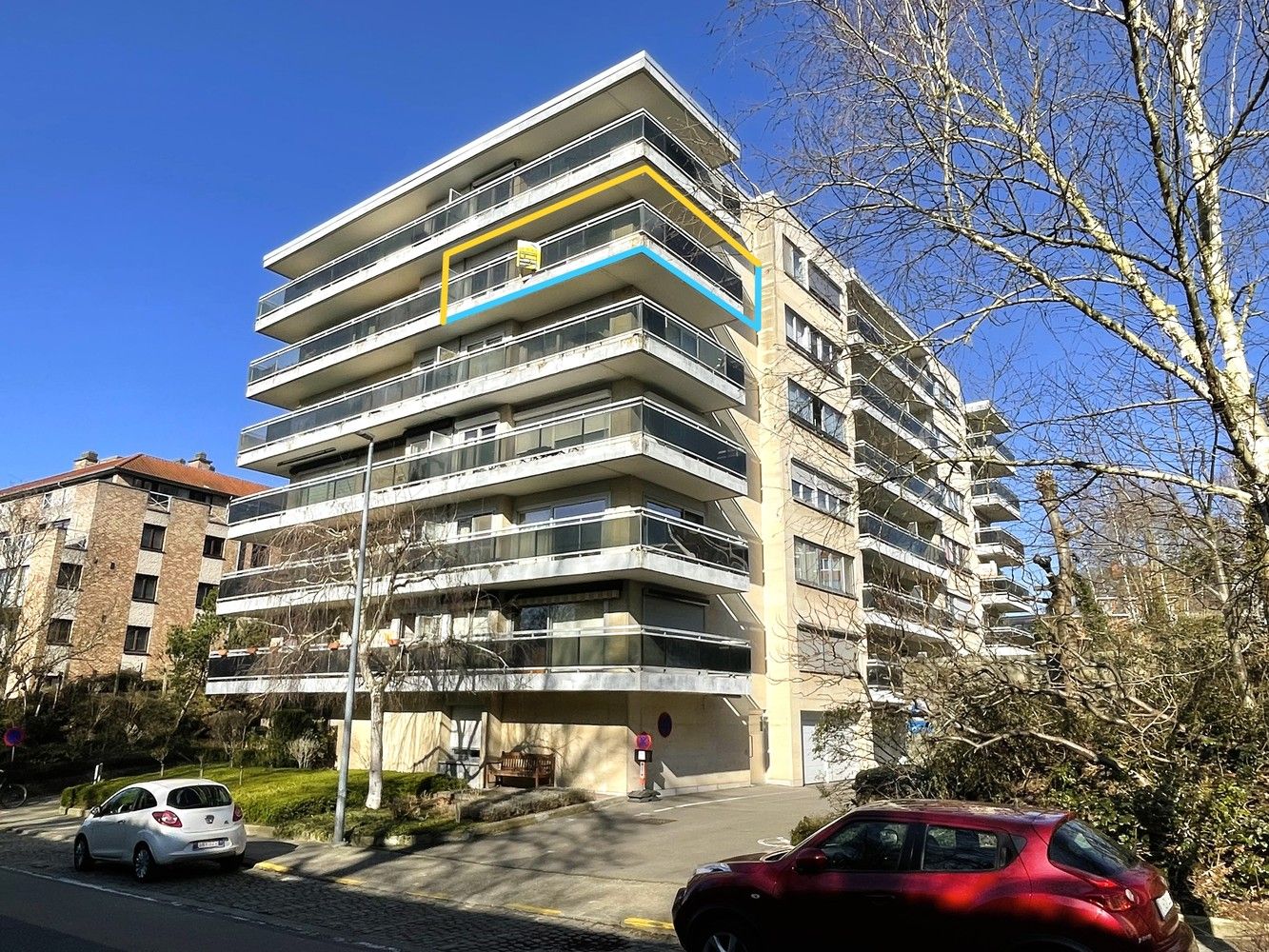 Hoekappartement MET garagebox en kelderberging foto {{pictureIndex}}