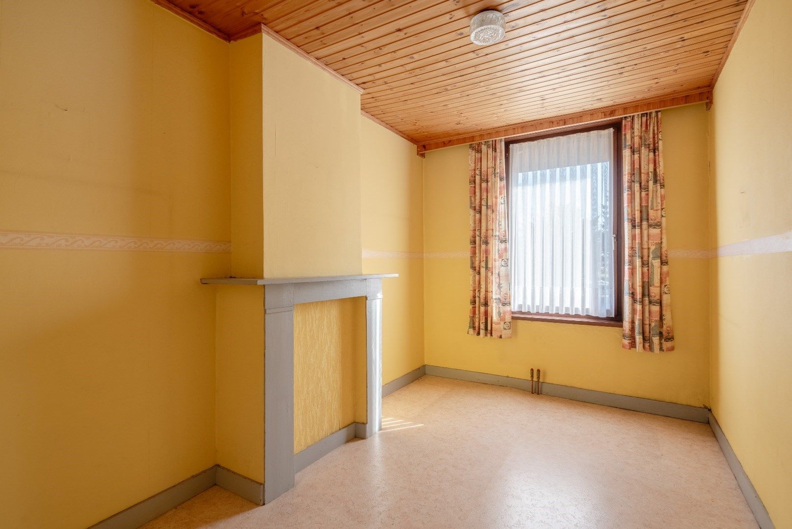 Rijwoning in Geel centrum met tuin en  3 slaapkamers . foto 9