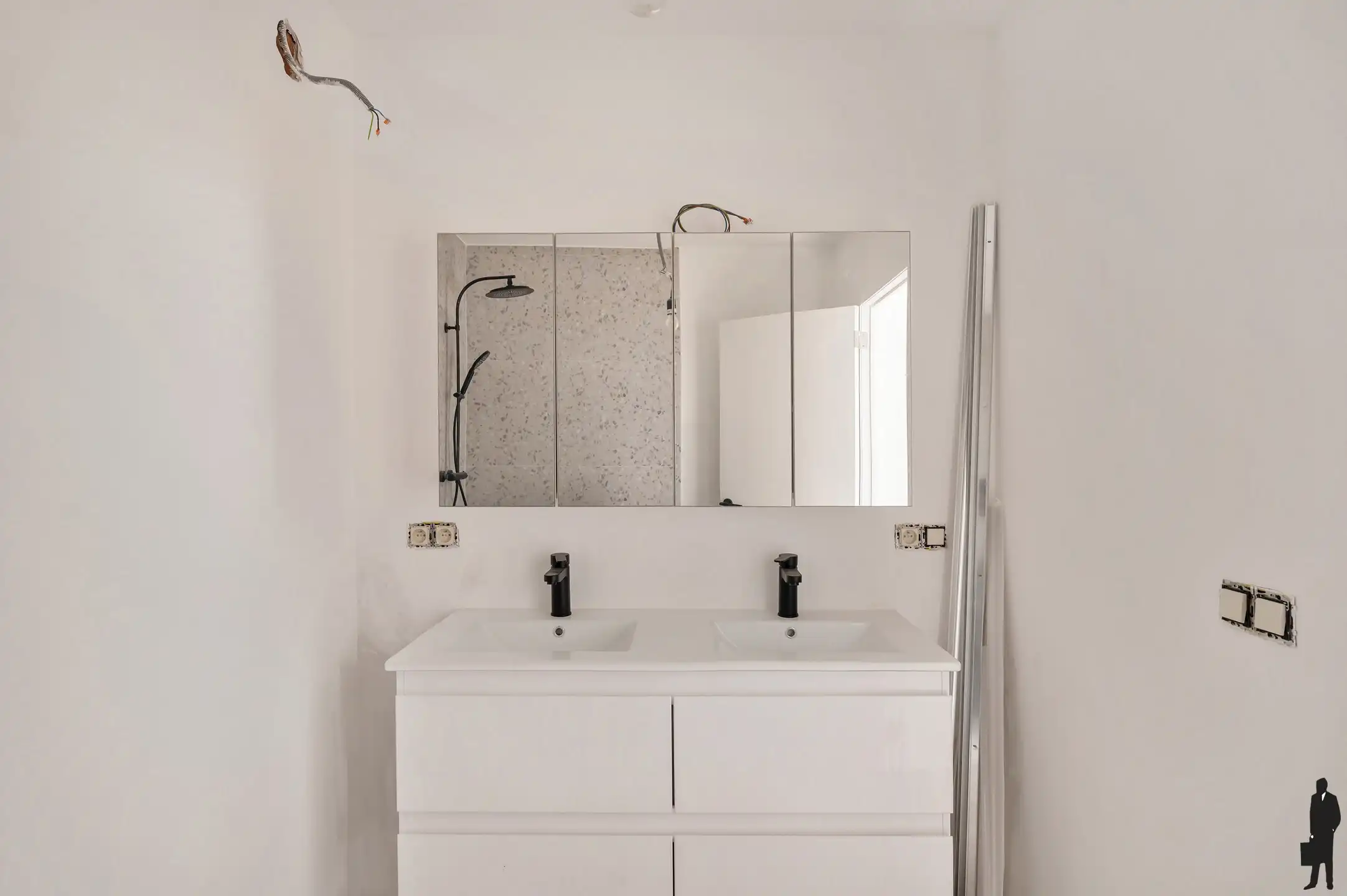 Handelsgelijkvloers met gerenoveerde triplex in het centrum! foto 21