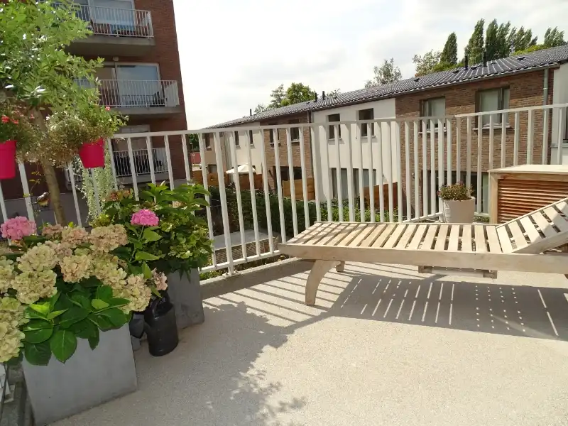 Appartement met terras foto 8