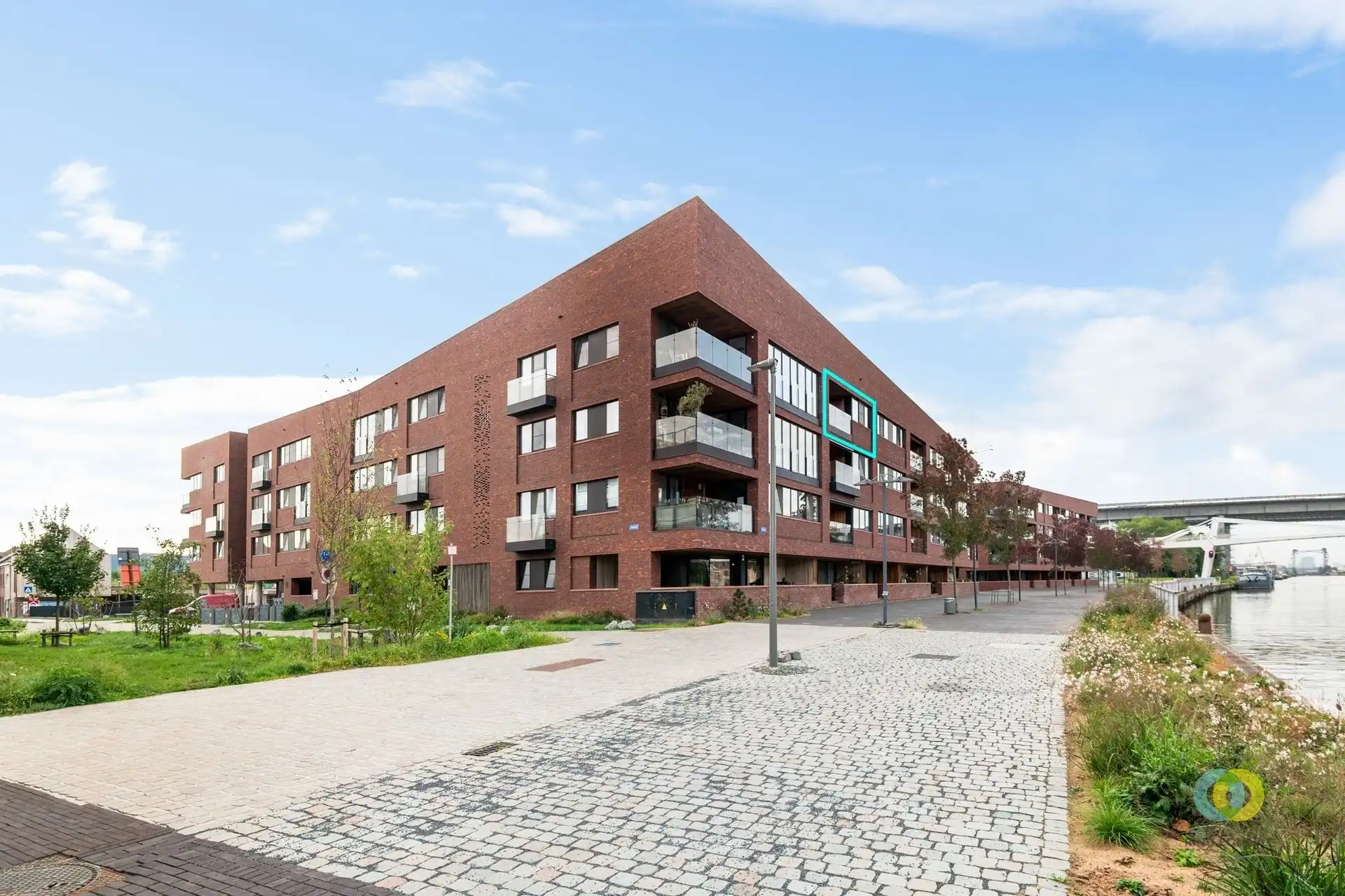 Stijlvol  3-slaapkamerappartement met waterzicht foto 4