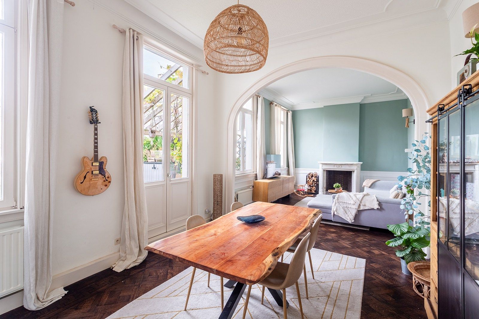 Authentiek wonen met een vleugje grandeur foto {{pictureIndex}}
