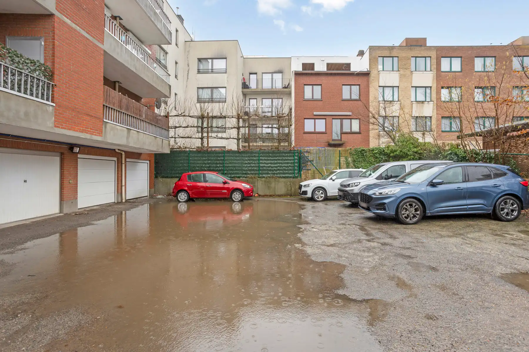 Ruim instapklaar appartement met parking foto 24