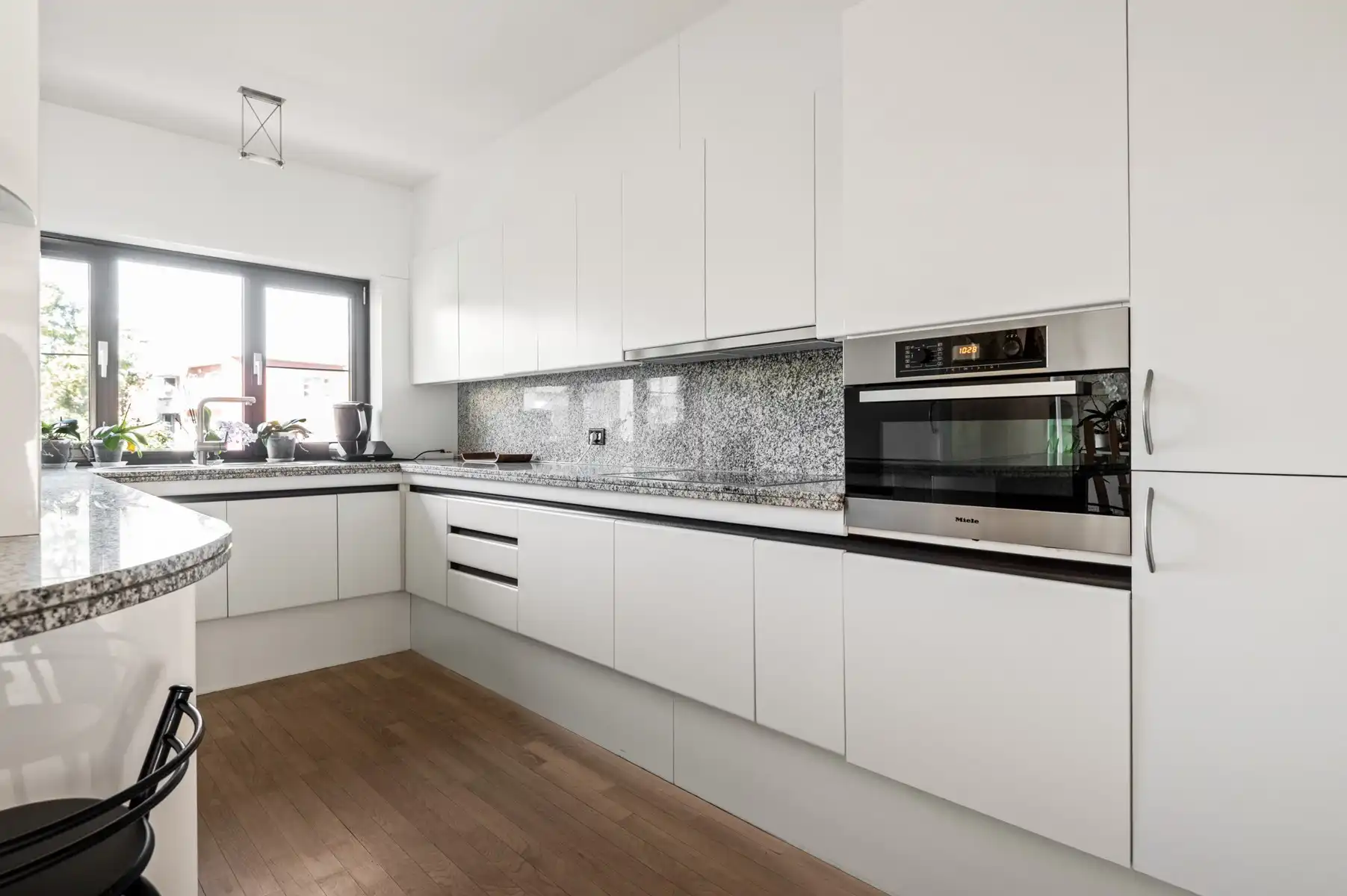 Modernistische woning met 6 slaapkamers en zuidwesttuin foto 13
