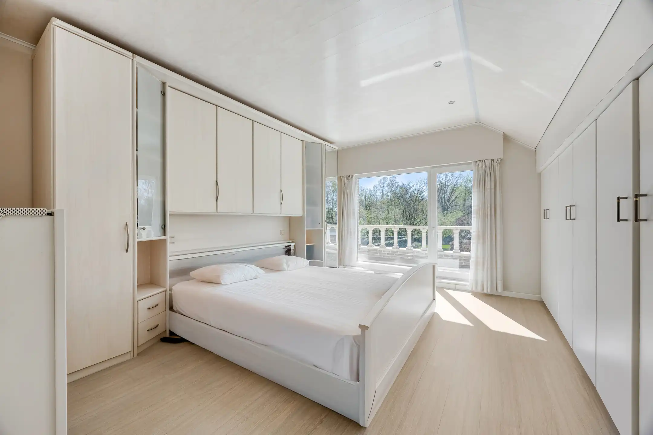 Ruime woning in oase van rust met prachtige tuin foto 15