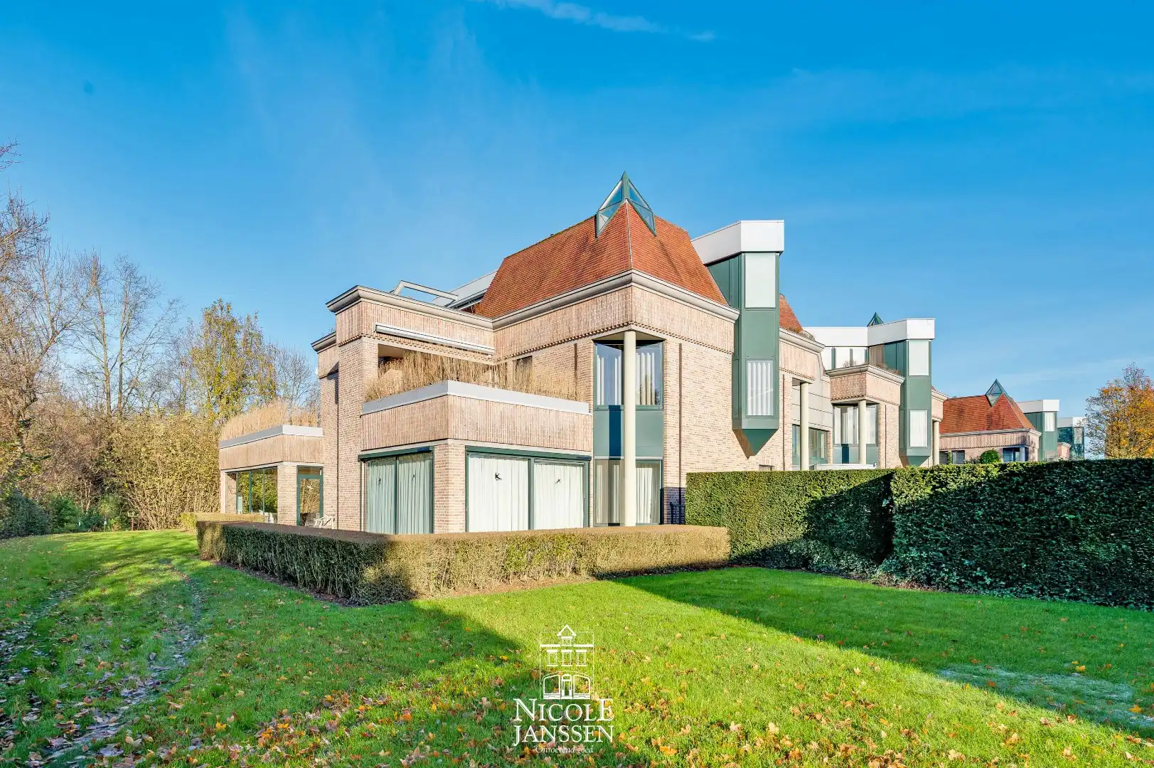 Prachtig luxueus appartement met 2 slaapkamers, kantoorruimte en ondergrondse garage foto 2