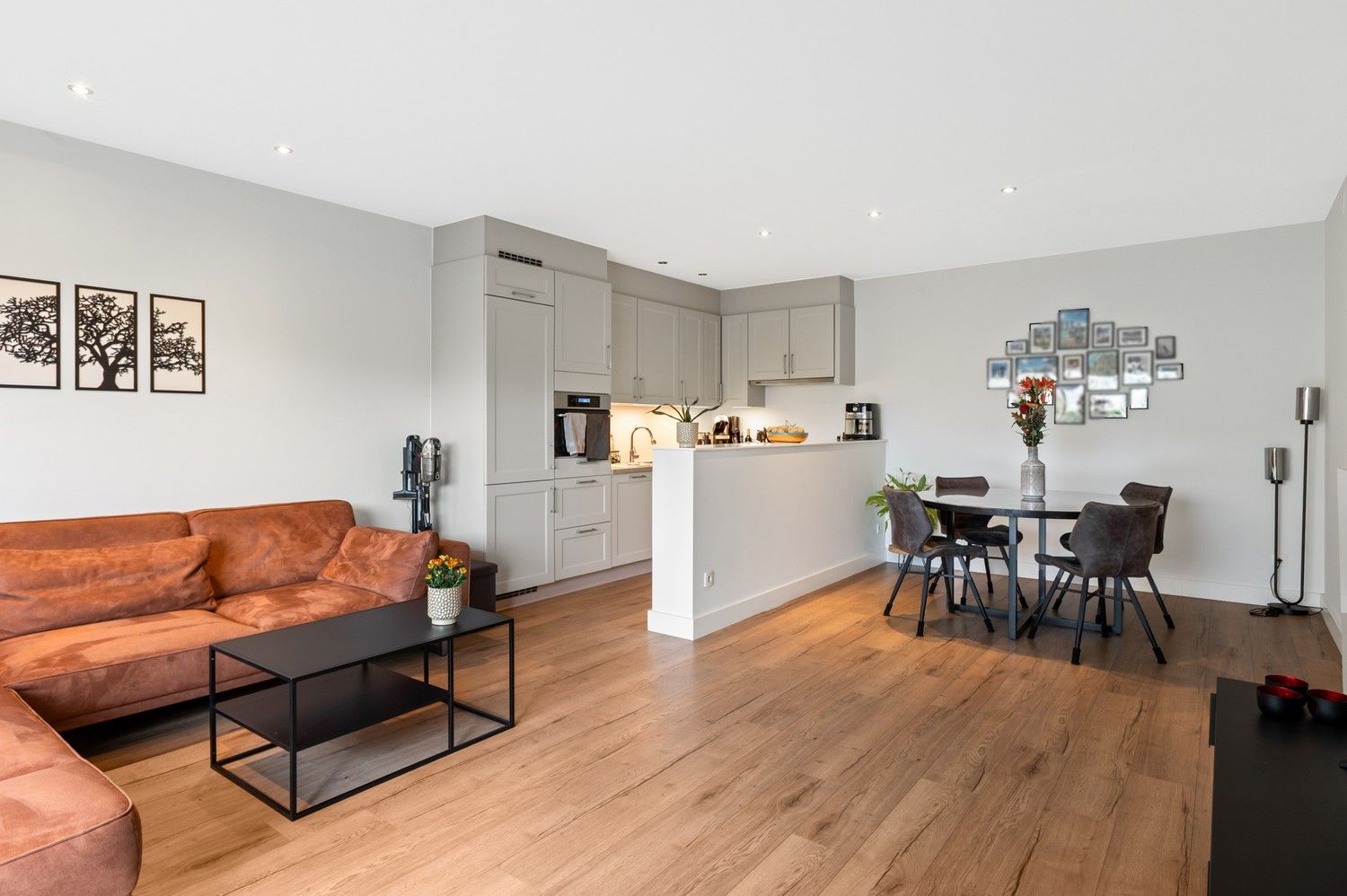 Recent gelijkvloers appartement met 2 slpks, grote tuin & autostaanplaats in Schoten! foto 6