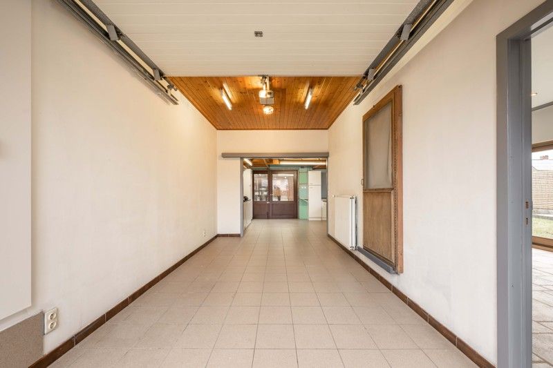 Instapklare halfopen woning met 4 slaapkamers en zonnige tuin TE KOOP in Oostrozebeke! foto 24