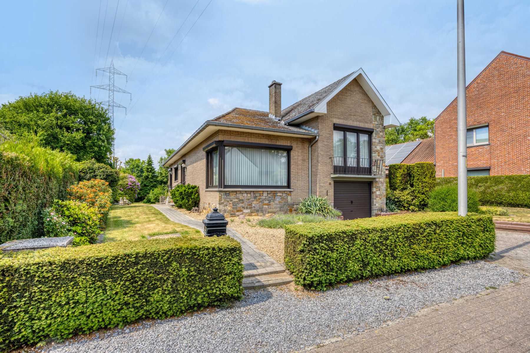 Hoofdfoto van de publicatie: Charmante gezinswoning met 3 slaapkamers, 2 badkamers en ruime tuin op toplocatie.