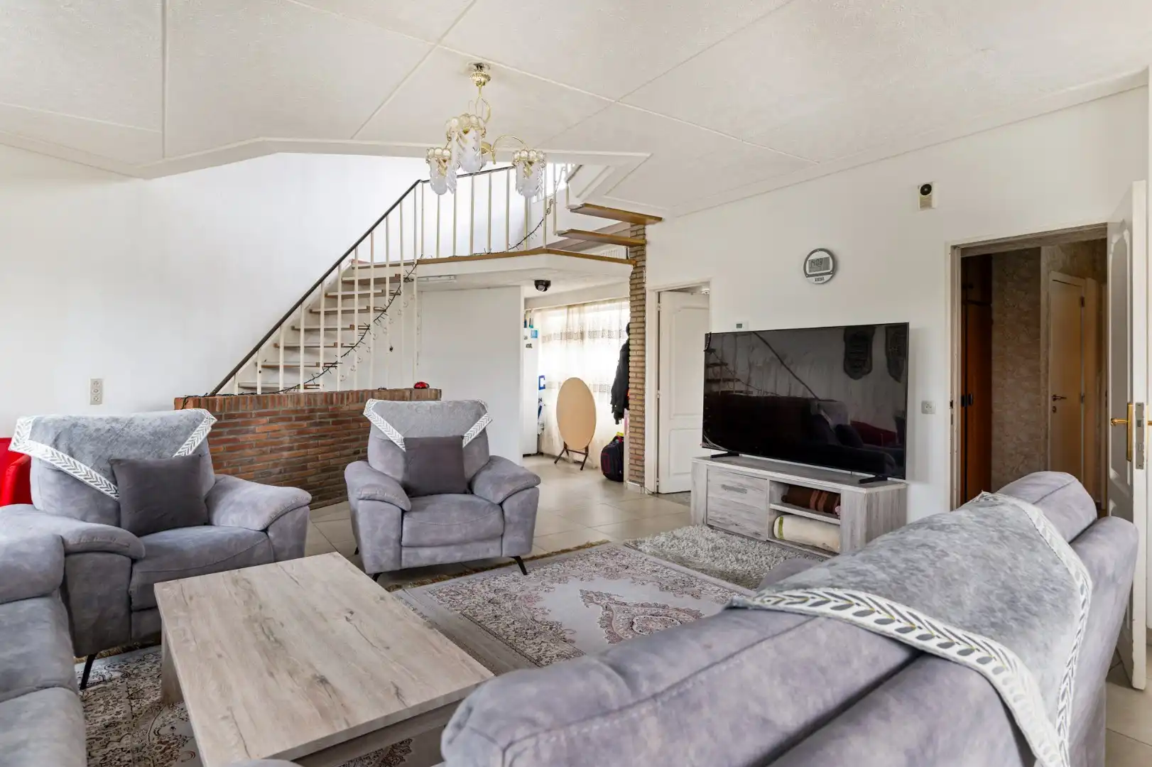Ruime duplexwoning met 4 slaapkamers en patio in Ekeren! foto 8
