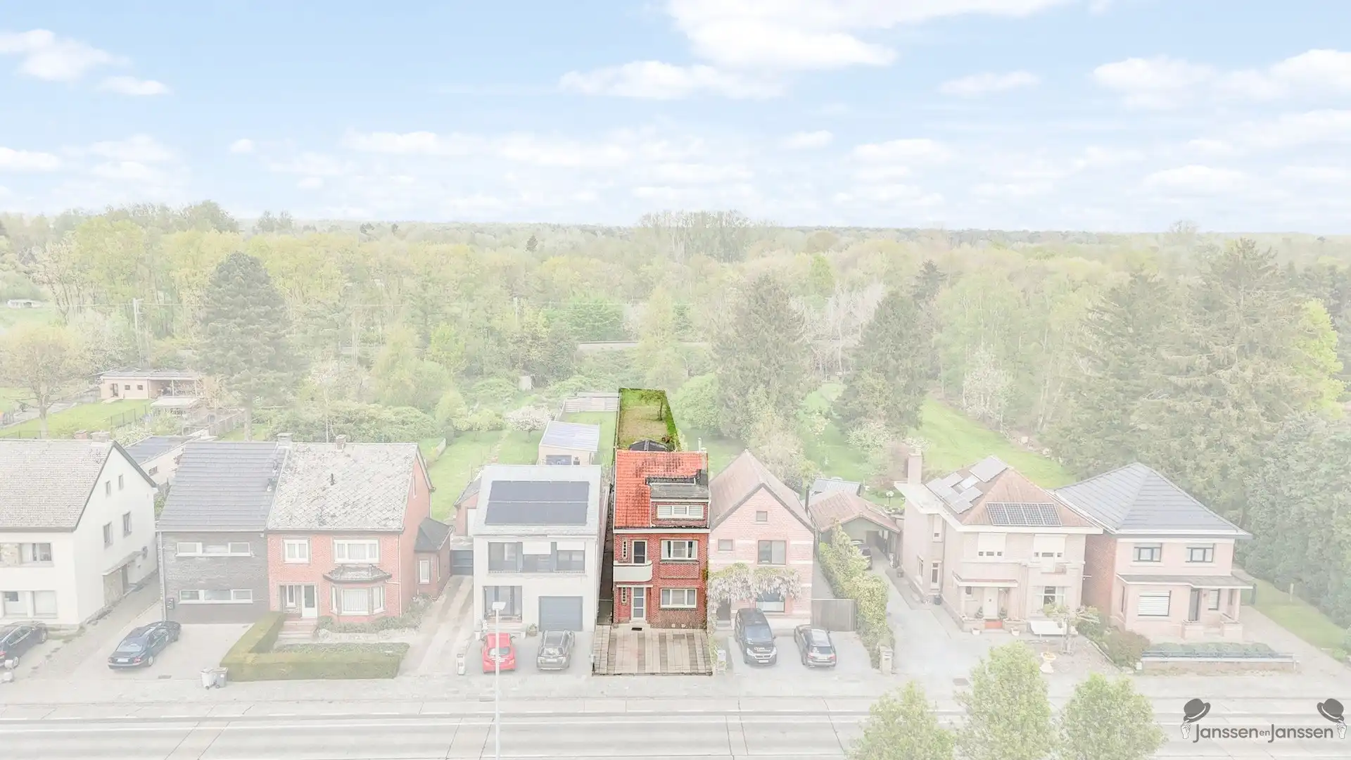 Instapklare gezinswoning met ruimte, comfort en een prachtige tuin in Mol foto 2