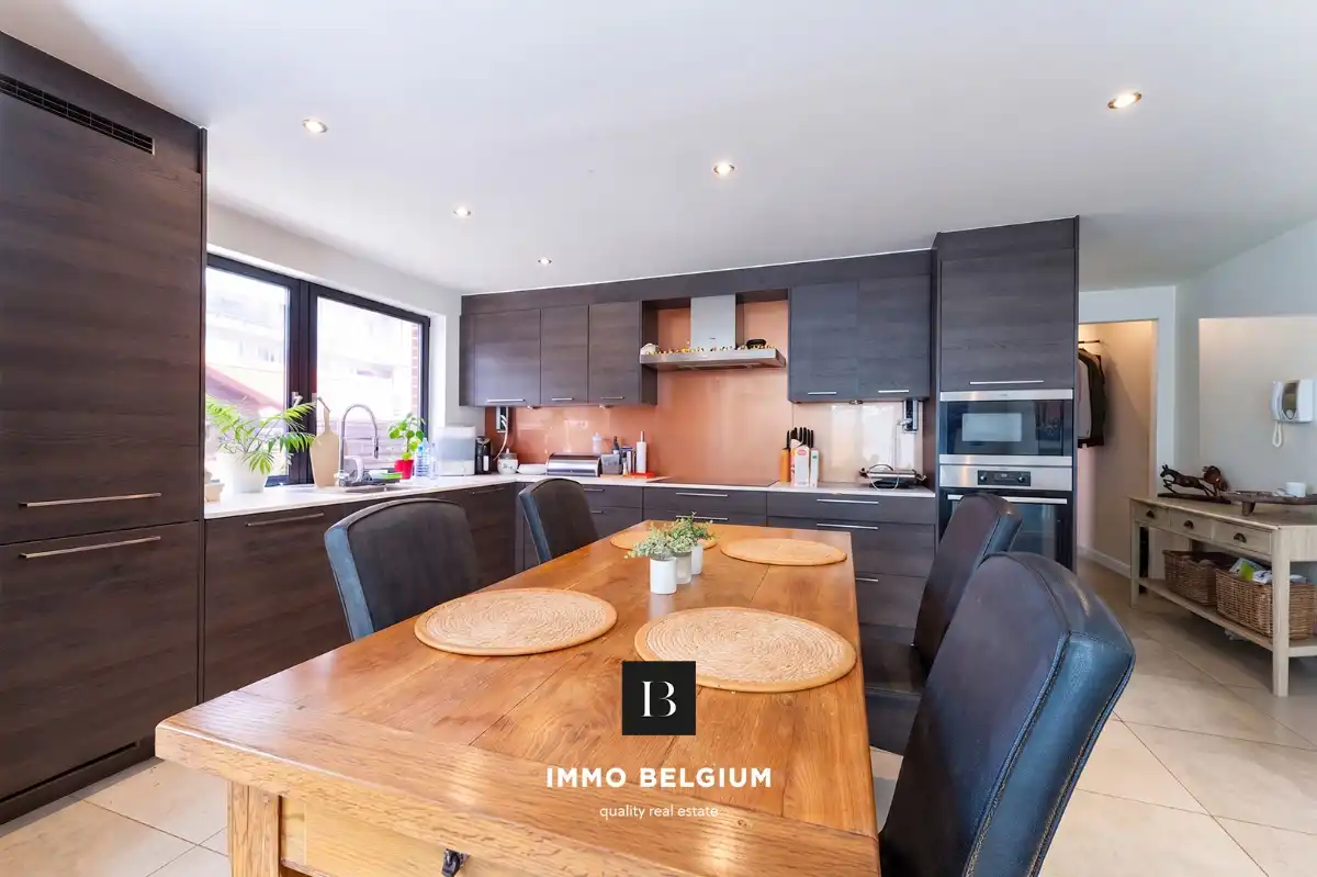 3 slaapkamer appartement met zonnig terras nabij het centrum foto 5