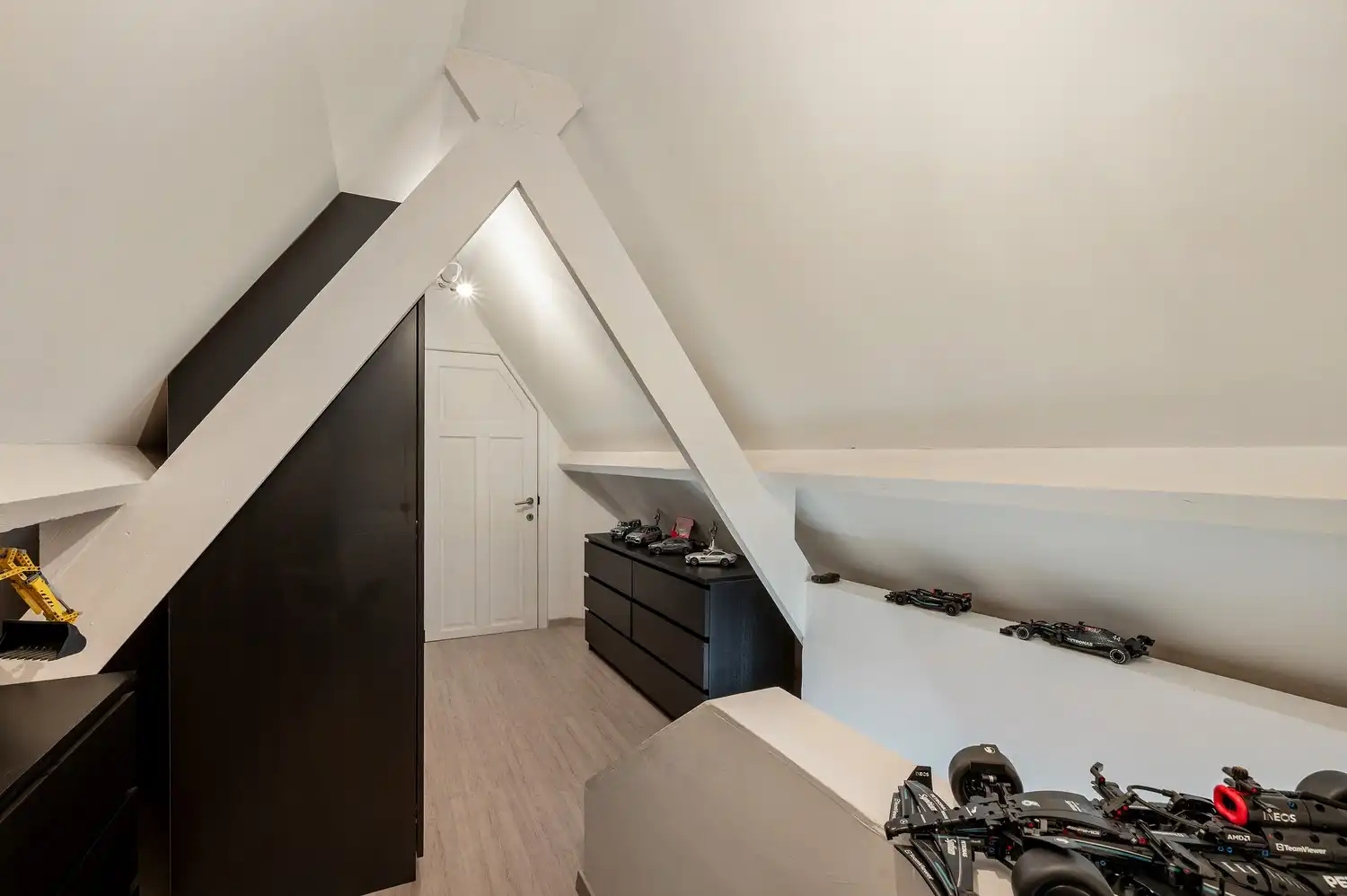 Ruime, degelijke gezinswoning met magazijn op een perceel van 930 m². foto 33