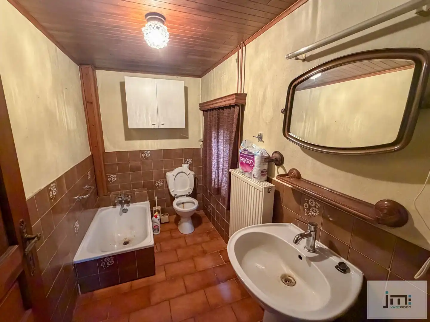 Woning met grote stallen foto 4