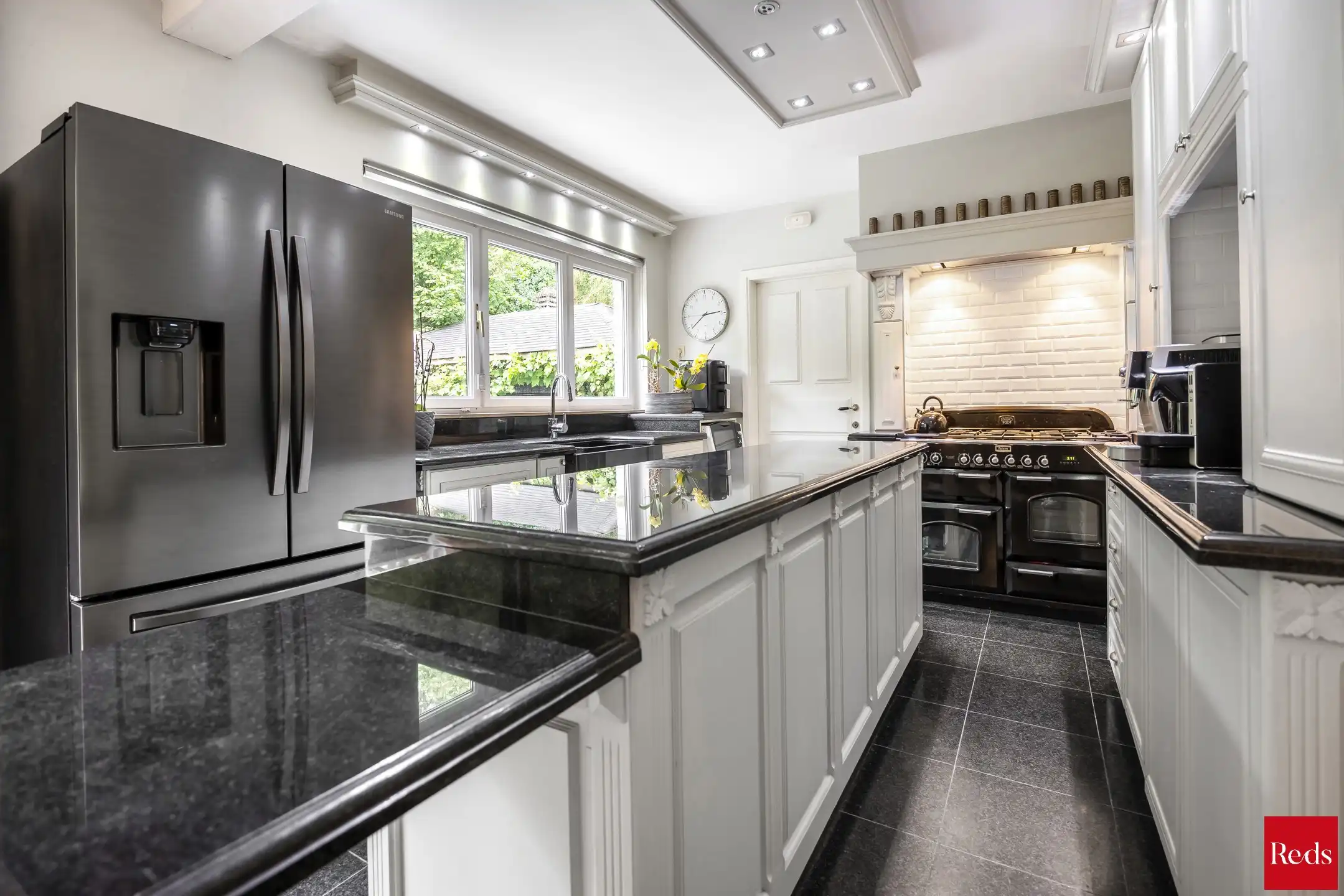 Instapklare villa met zwembad in groene omgeving foto 9