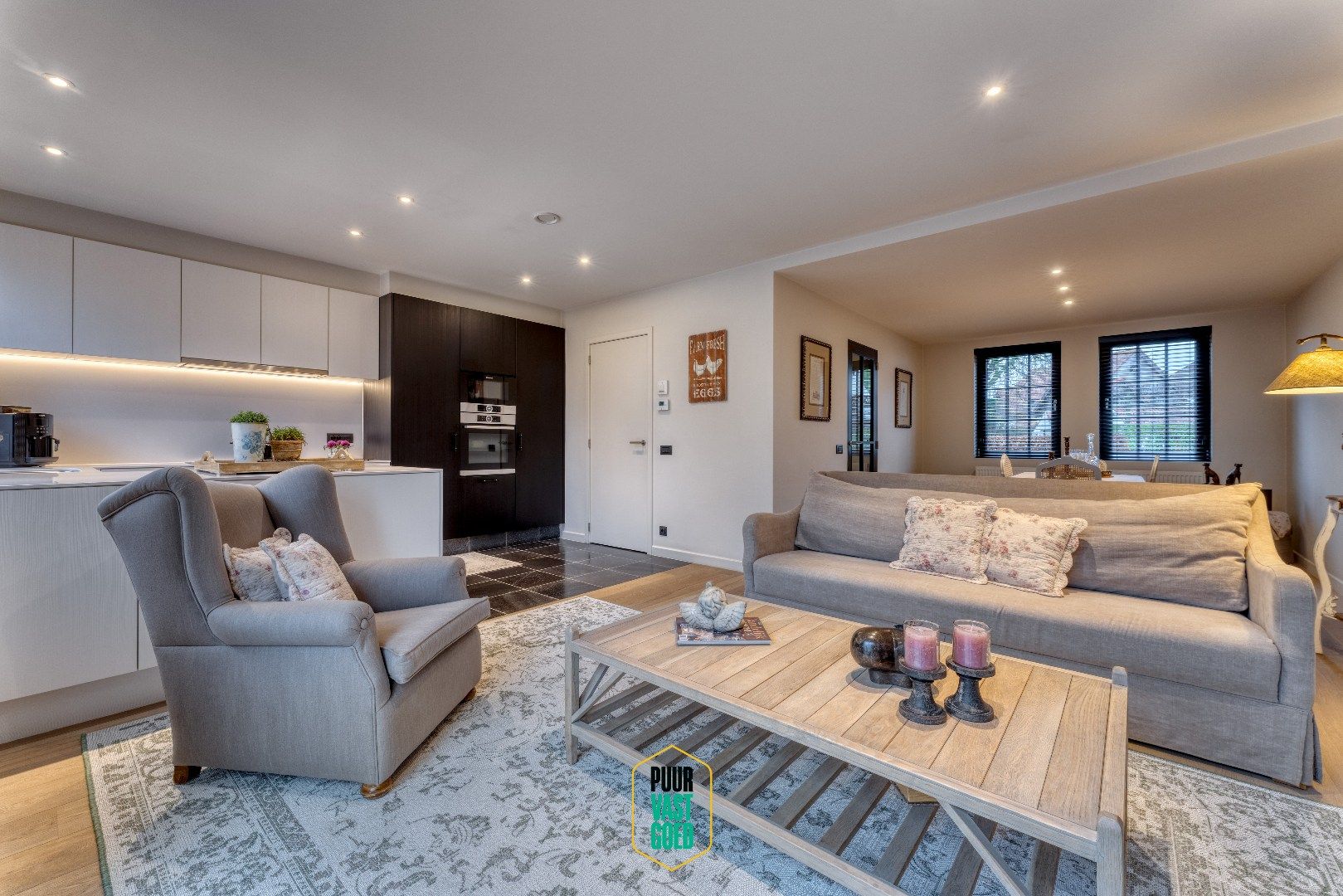 Recente, perfect afgewerkte, halfopen ruime Knokse Villa  foto 6