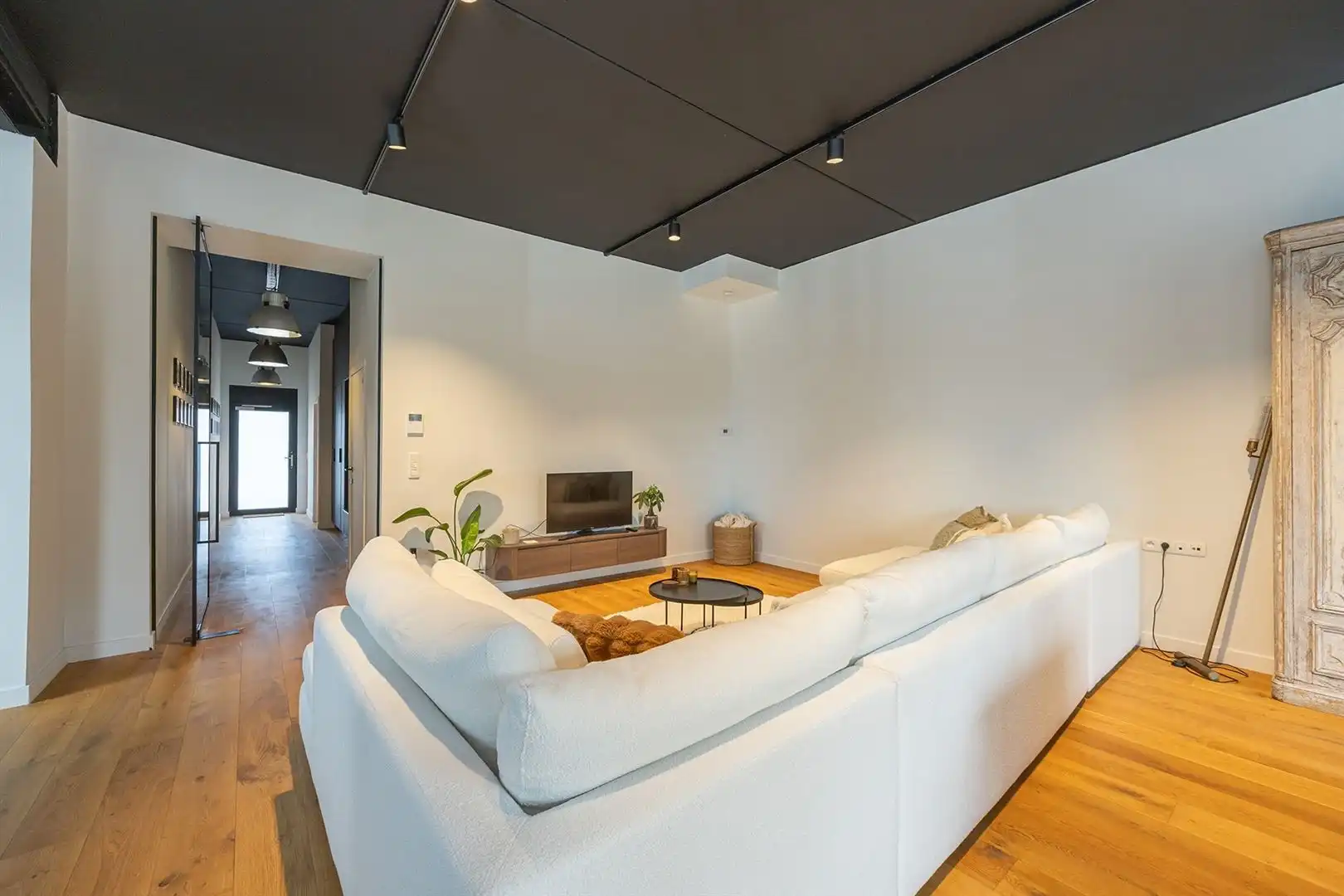 Ruime Loft met 3 kamers en tuintje foto 8