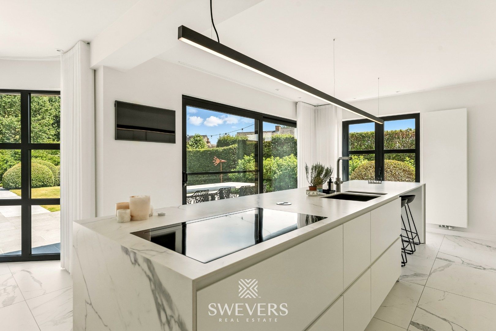 Ruime luxueuze villa met zwembad op prachtig perceel in residentiële wijk Kayenberg foto 11