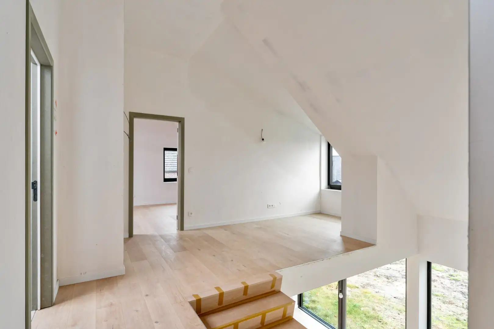 Exclusieve halfvrijstaande woning te koop na transformatie van bestaande hoeve naar 2 BEN-woningen!  foto 30