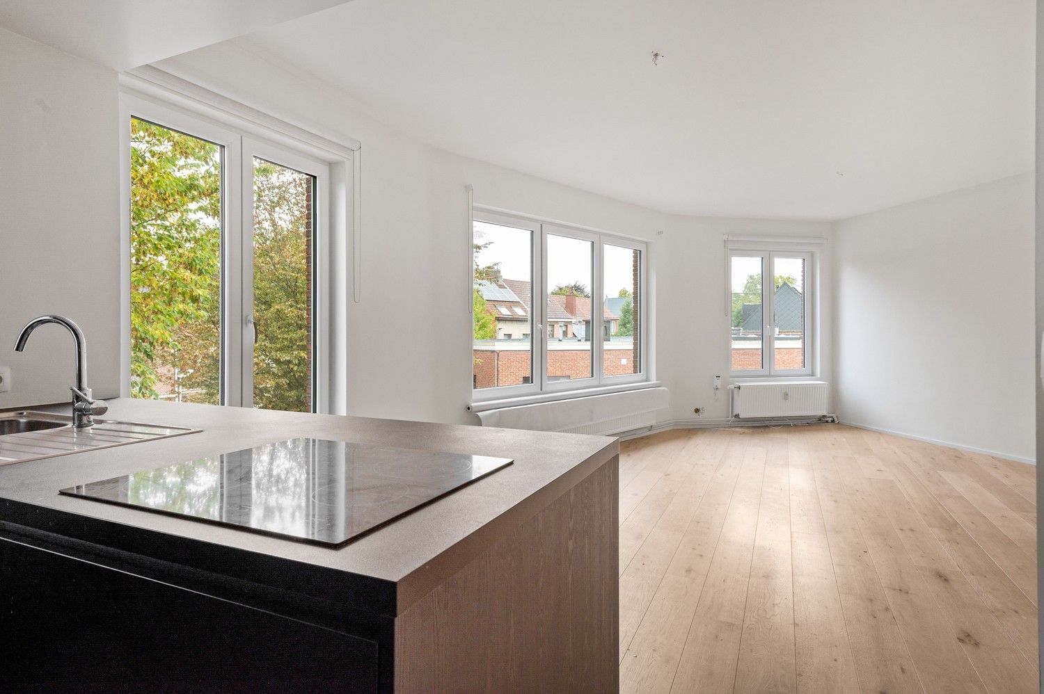 Modern, gunstig gelegen appartement met 2 slaapkamers te Hove foto {{pictureIndex}}