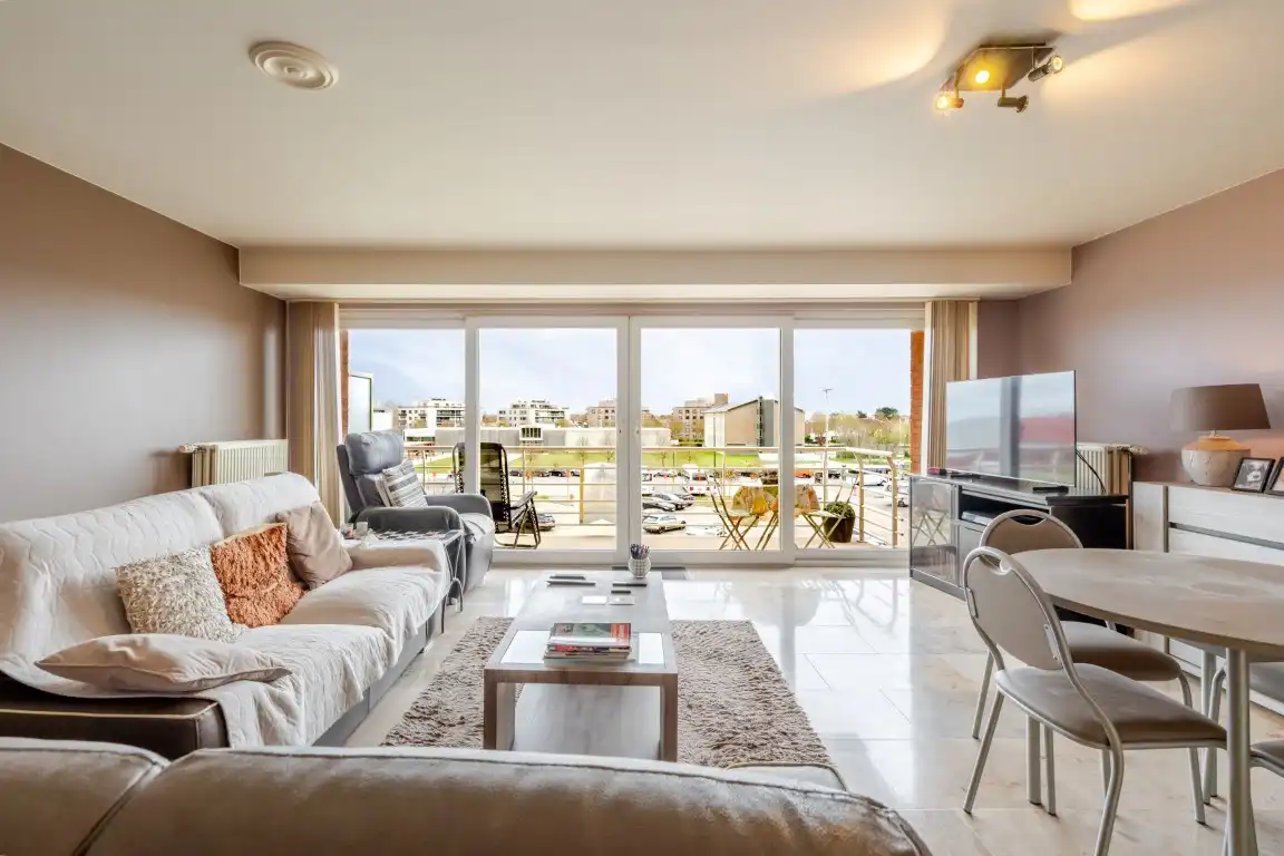 Instapklaar en zonnig 3 slpk appartement foto {{pictureIndex}}