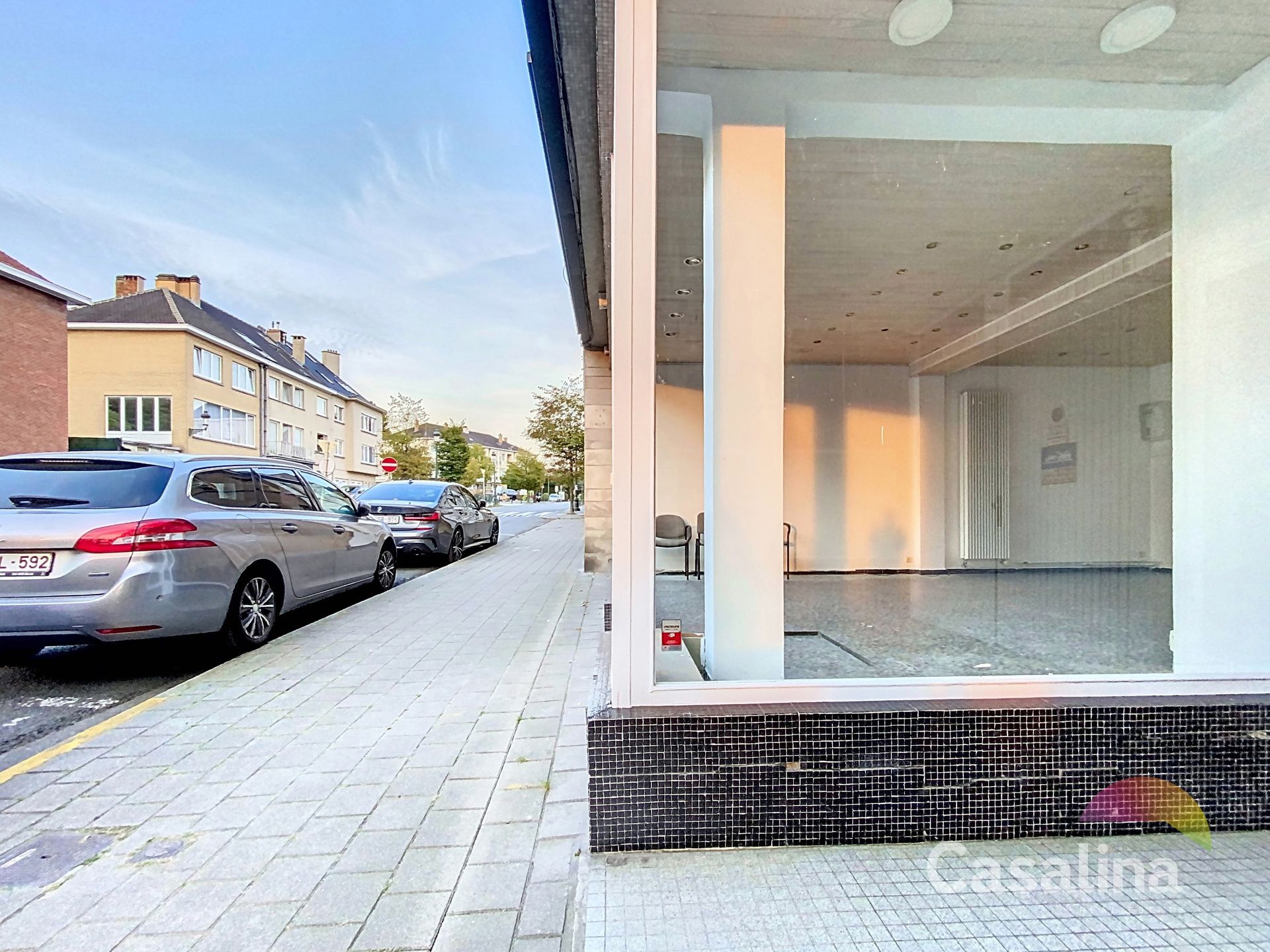 Commerciële ruimte van 104 m² - ideaal gelegen foto 2