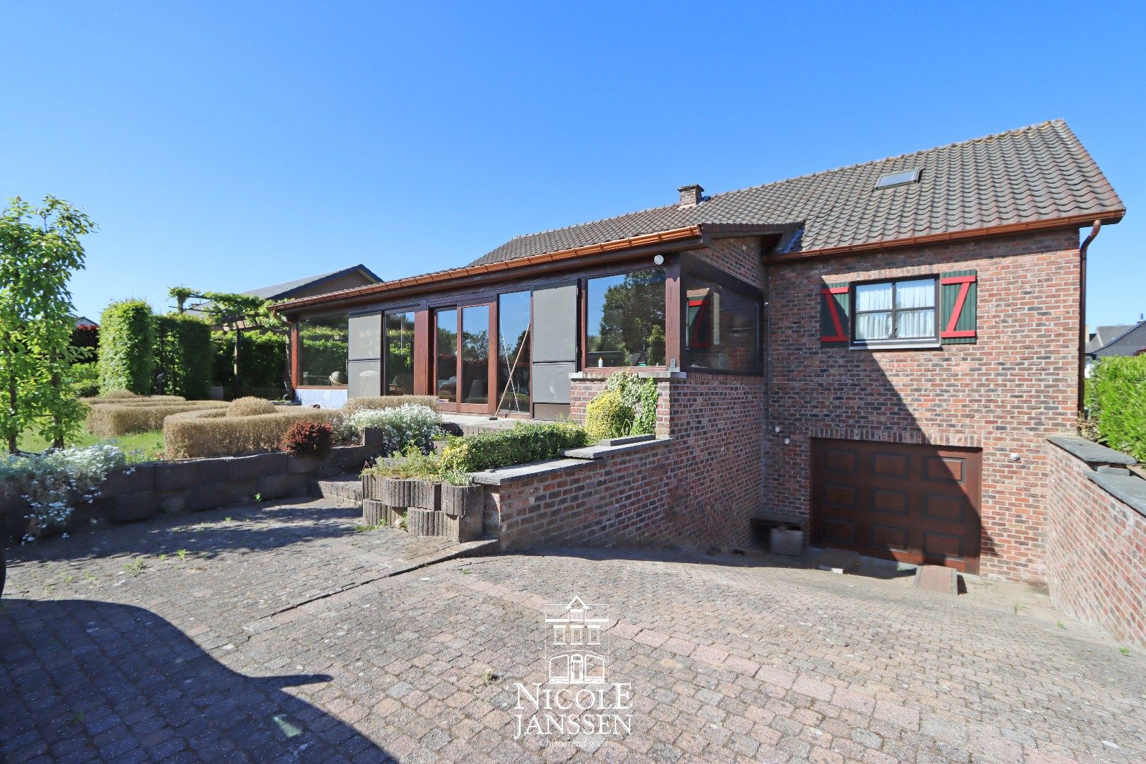 Ruime woning met grote kelder  foto 4