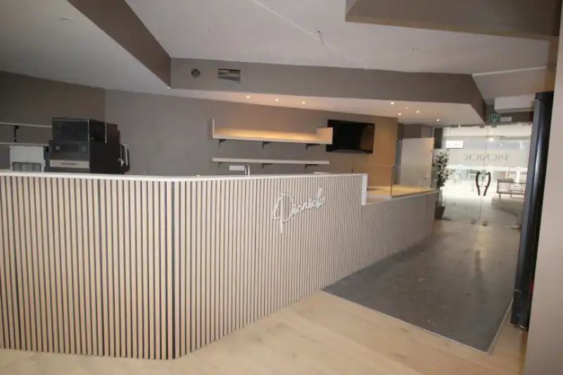 Winkel- of kantoorruimte in centrum Deinze foto {{pictureIndex}}