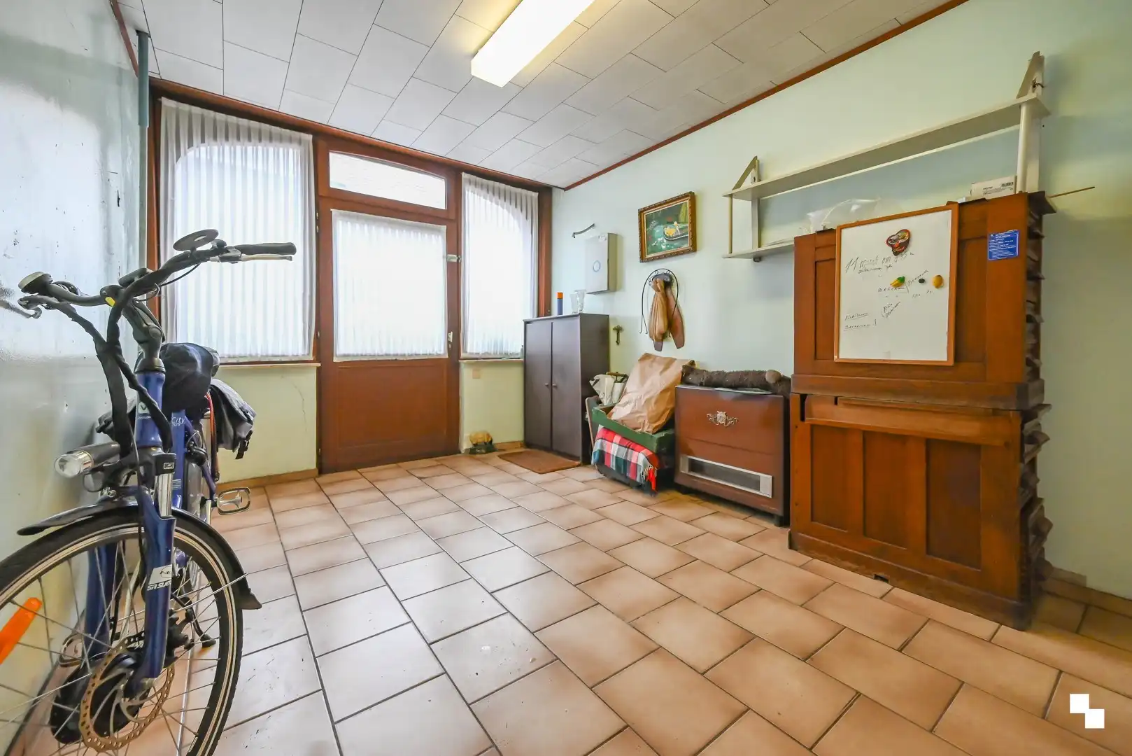 Zéér ruime ééngezinswoning met drie slaapkamers en bijgebouwen te Izegem foto 6