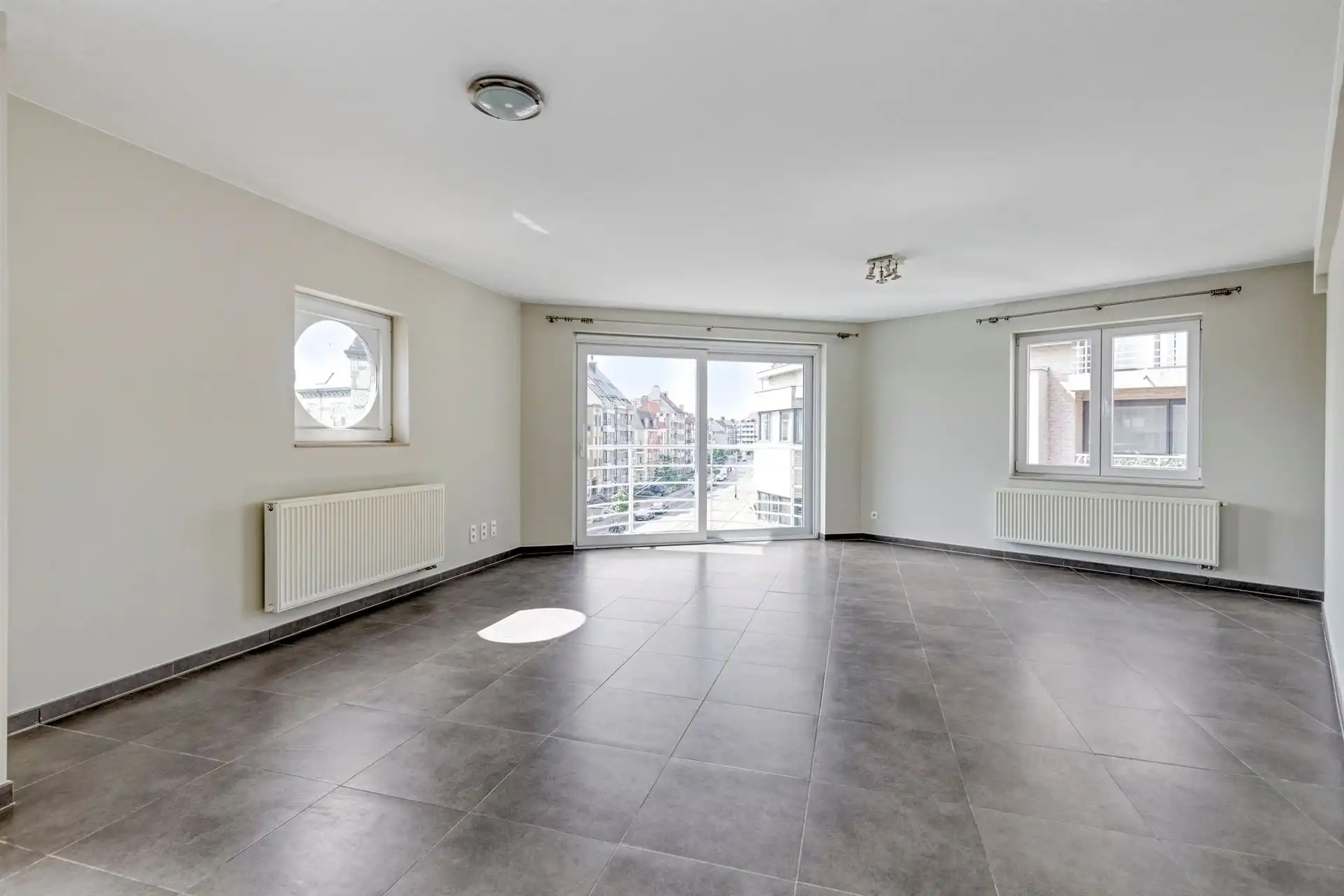 ZONNIG / STAANPLAATS  foto 5