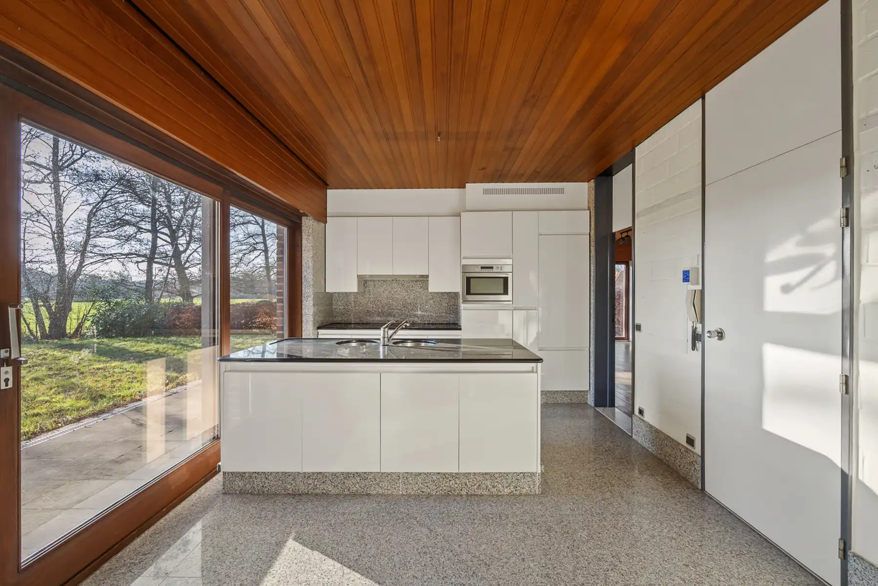 Te renoveren villa op ca.1005 m² met uniek vrij uitzicht foto 8