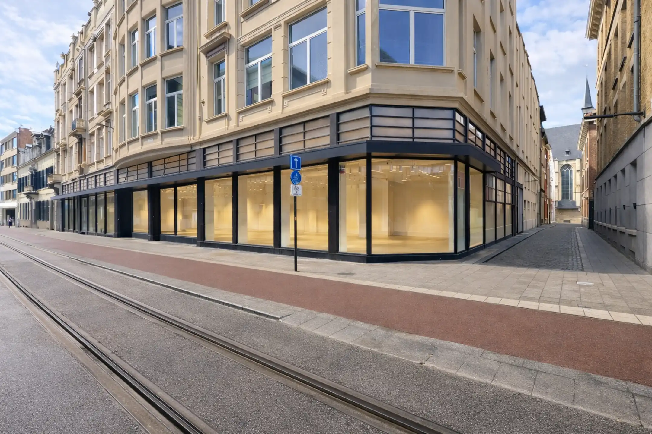 Instapklare showroom/kantoorruimte te huur te Antwerpen foto {{pictureIndex}}