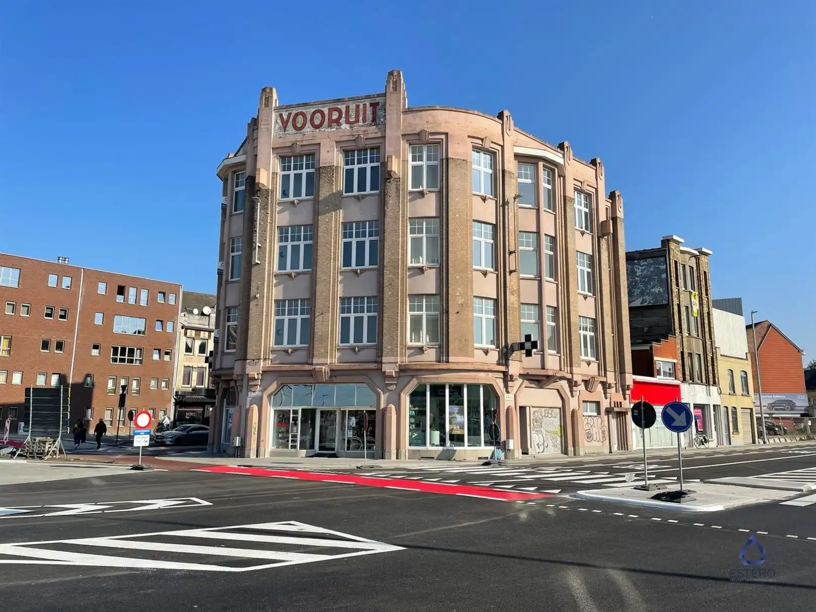 Gerenoveerd appartement met 2 slaapkamers op toplocatie foto {{pictureIndex}}