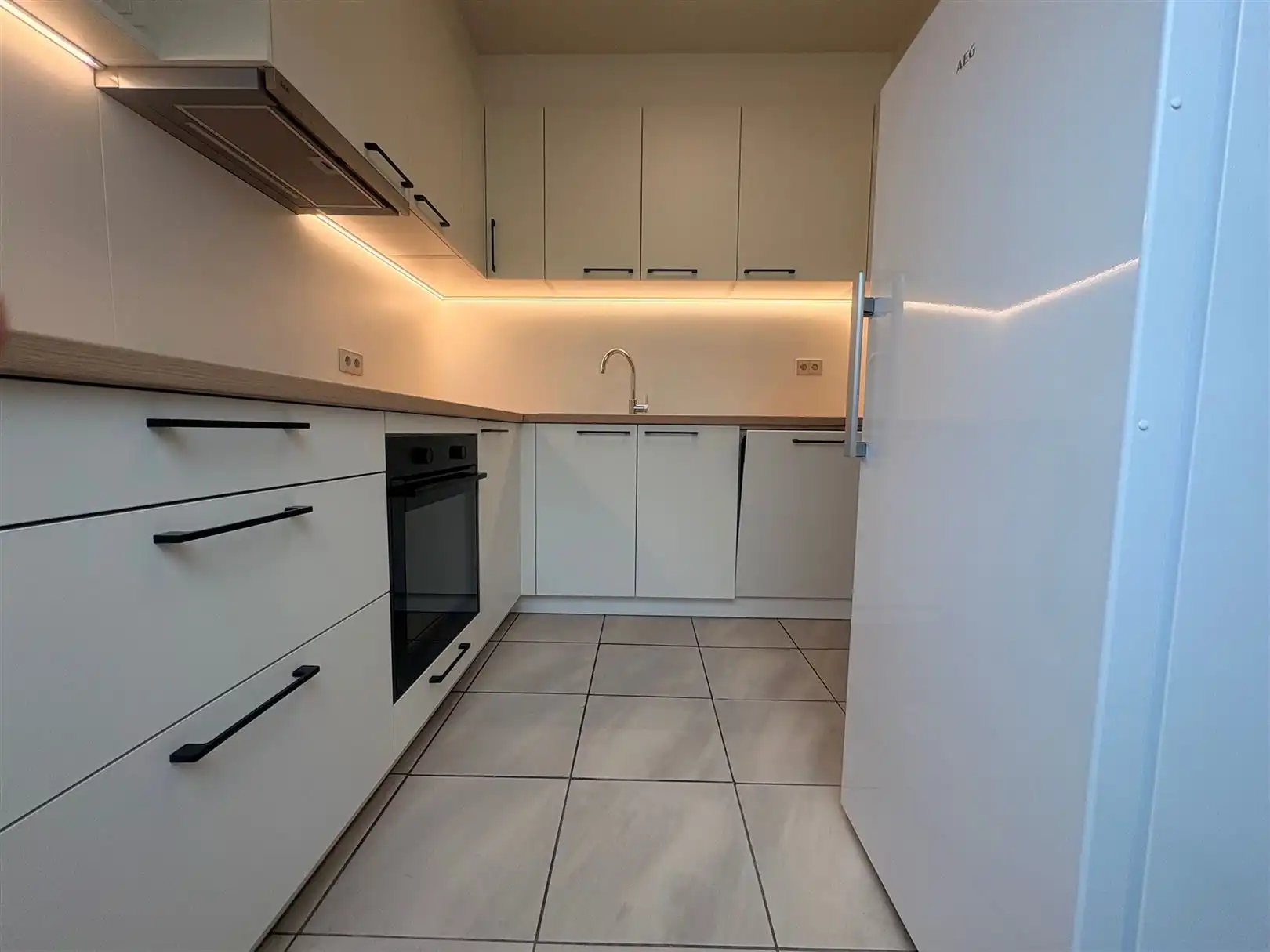 Instapklaar volledig gerenoveerd appartement met garage.  foto 3