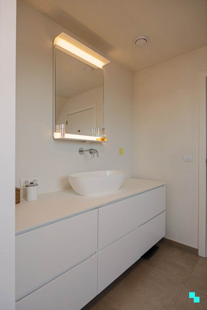 Kwalitatief afgewerkt duplex appartement in hartje Lichtervelde foto 20