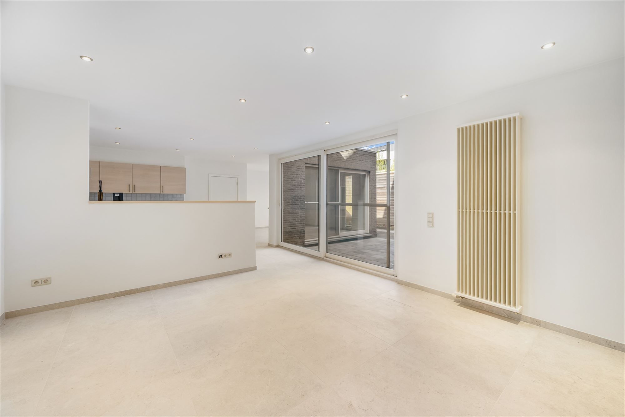 VOLLEDIG INSTAPKLAAR GELIJKVLOERS APPARTEMENT (145M²) MET 2 SLAAPKAMERS, INPANDIGE GARAGE EN TUIN/KOER TE BERINGEN-CENTRUM foto 7