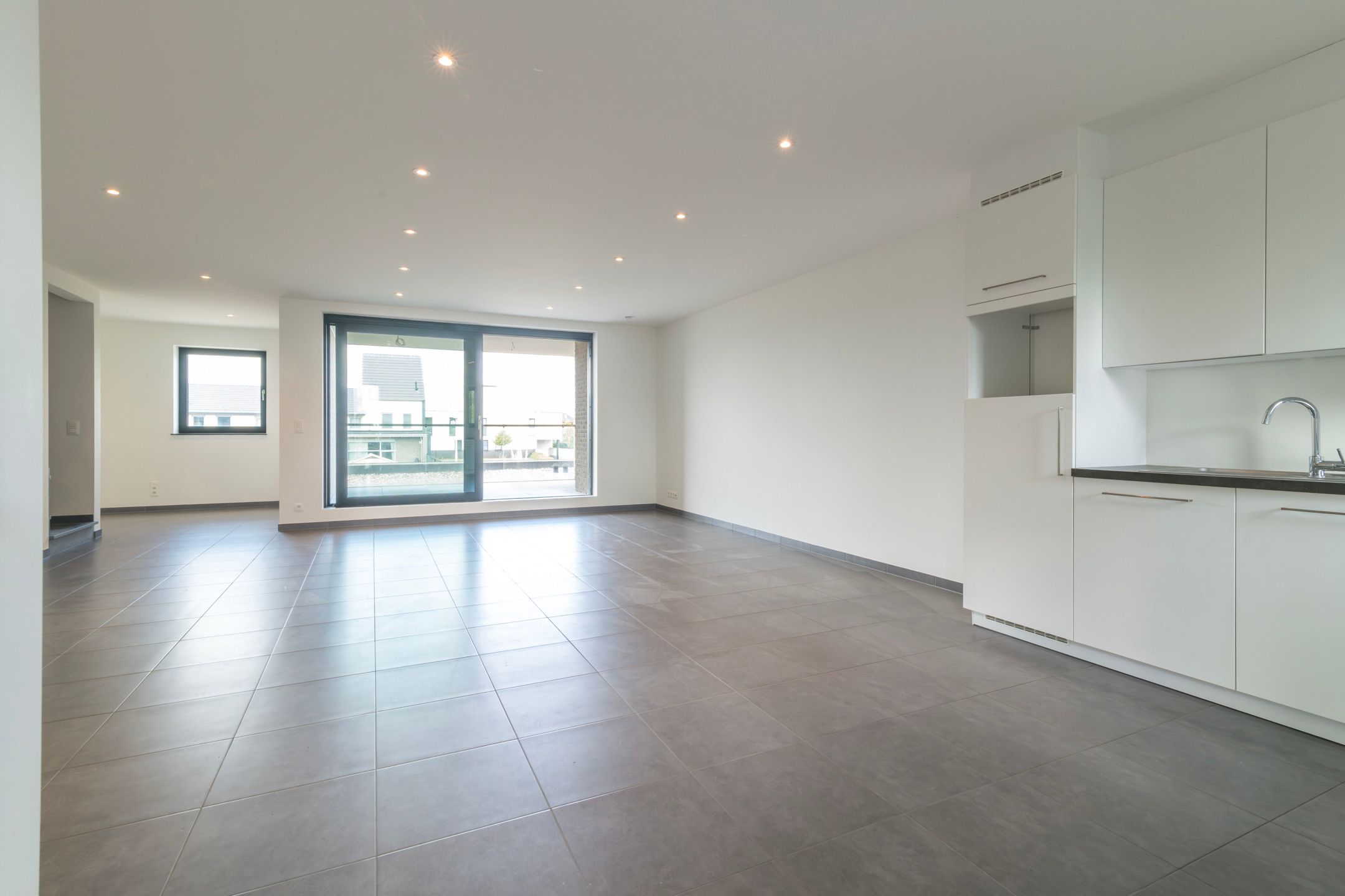 Licht en ruim duplexappartement met parking in Hasselt  foto 13