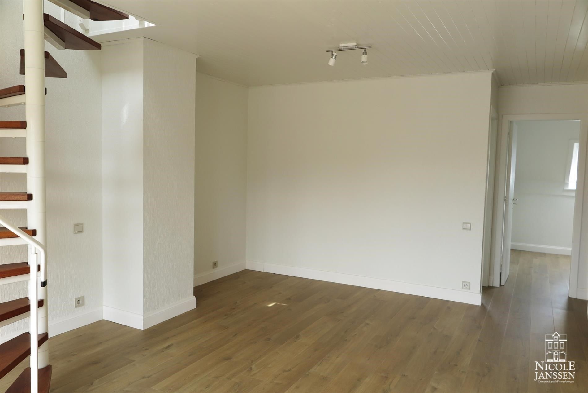 Duplex-appartement met 1 à 2 slaapkamers, terras, autostandplaats en lift in het centrum van Maaseik foto 6