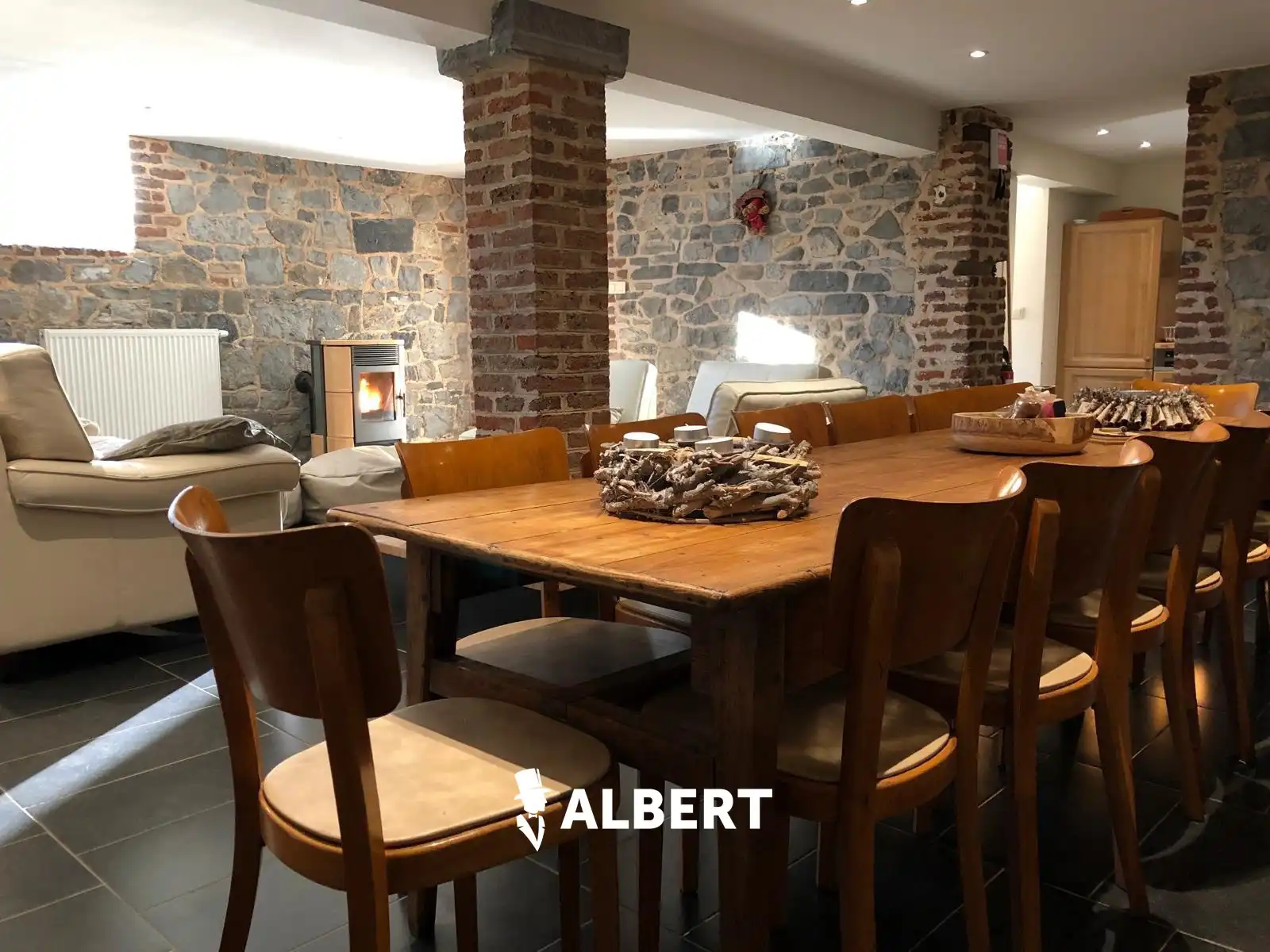 Prachtig gerenoveerde ruime woning (oude school) in Dinant! foto 8