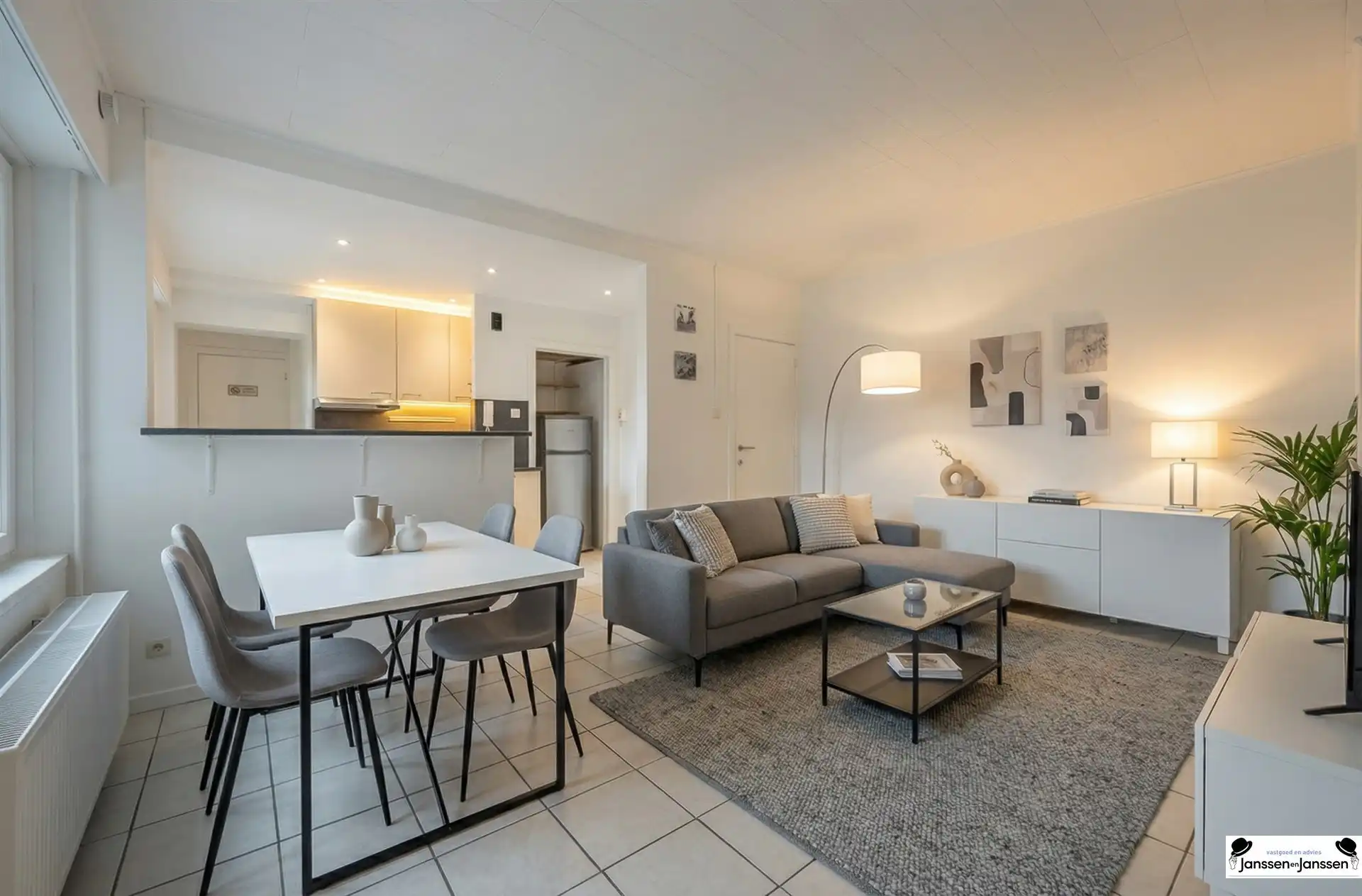 Ruim Instapklaar Appartement op de Zeedijk foto {{pictureIndex}}