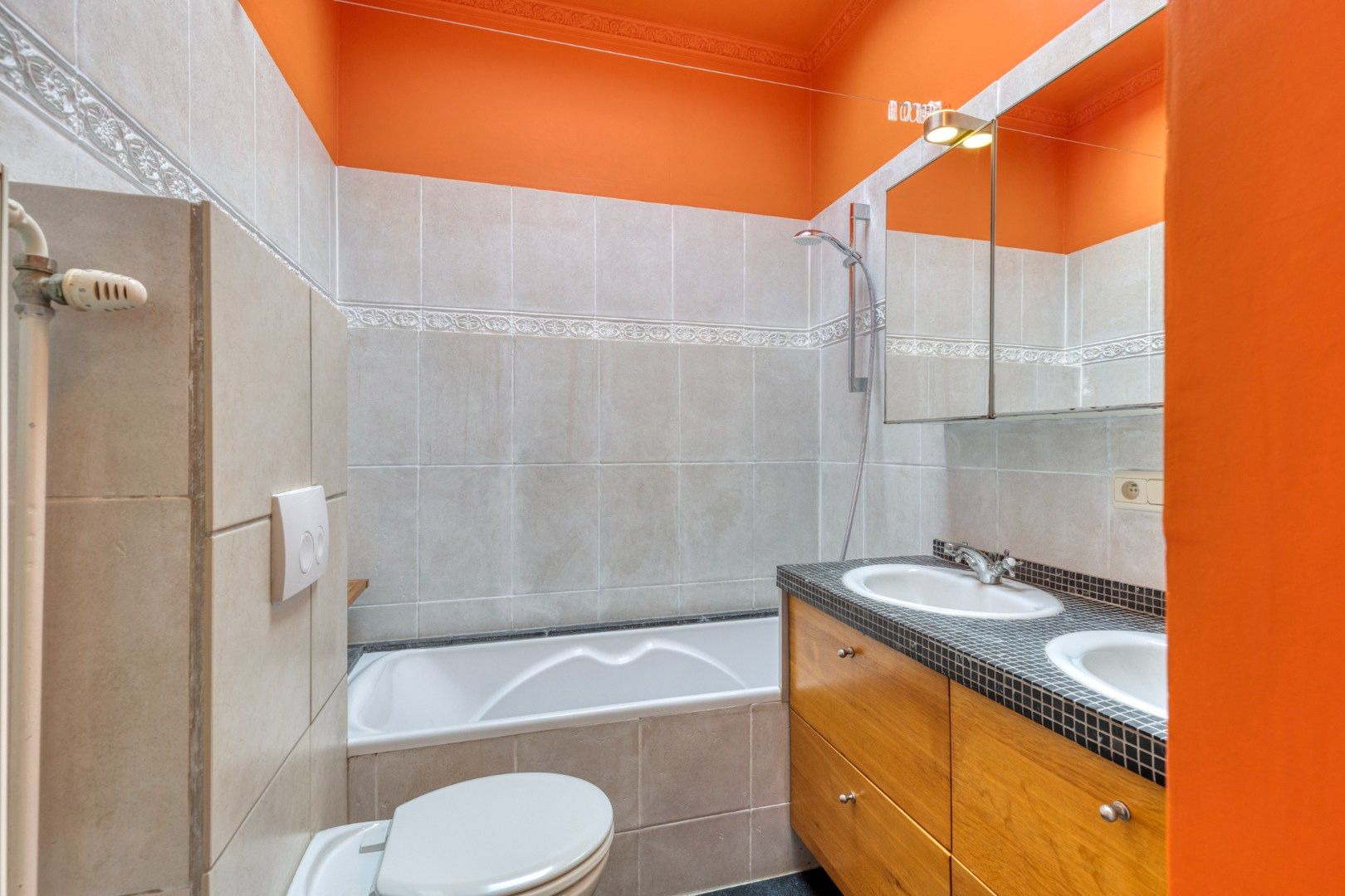 Goed gelegen woning met 3 slaapkamers en 2 badkamers in een rustige straat- bewoonbare oppervlakte 151 m² foto 11