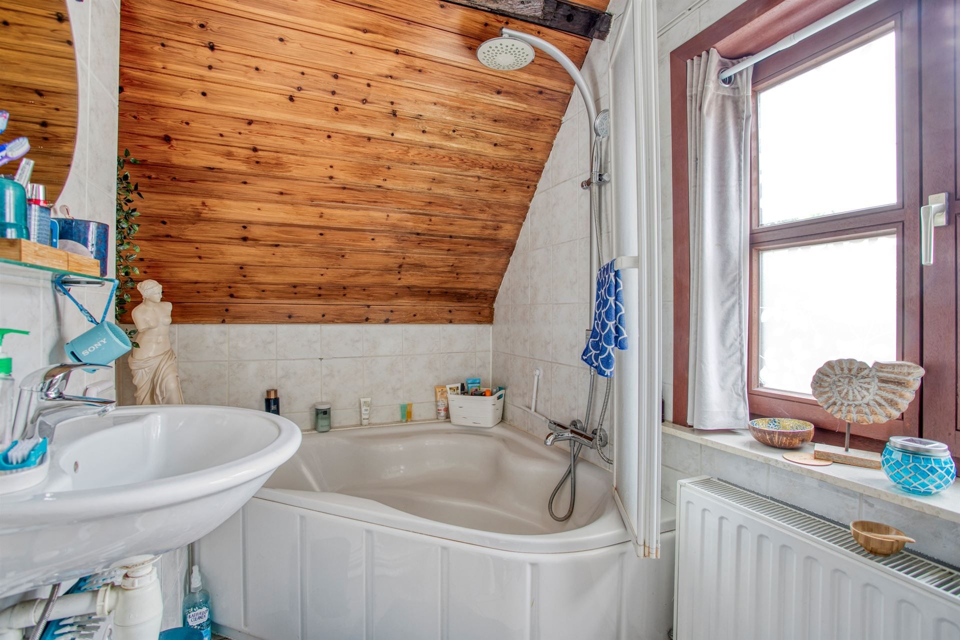 Goed gelegen woning aan het dorpsplein te huur! foto 13
