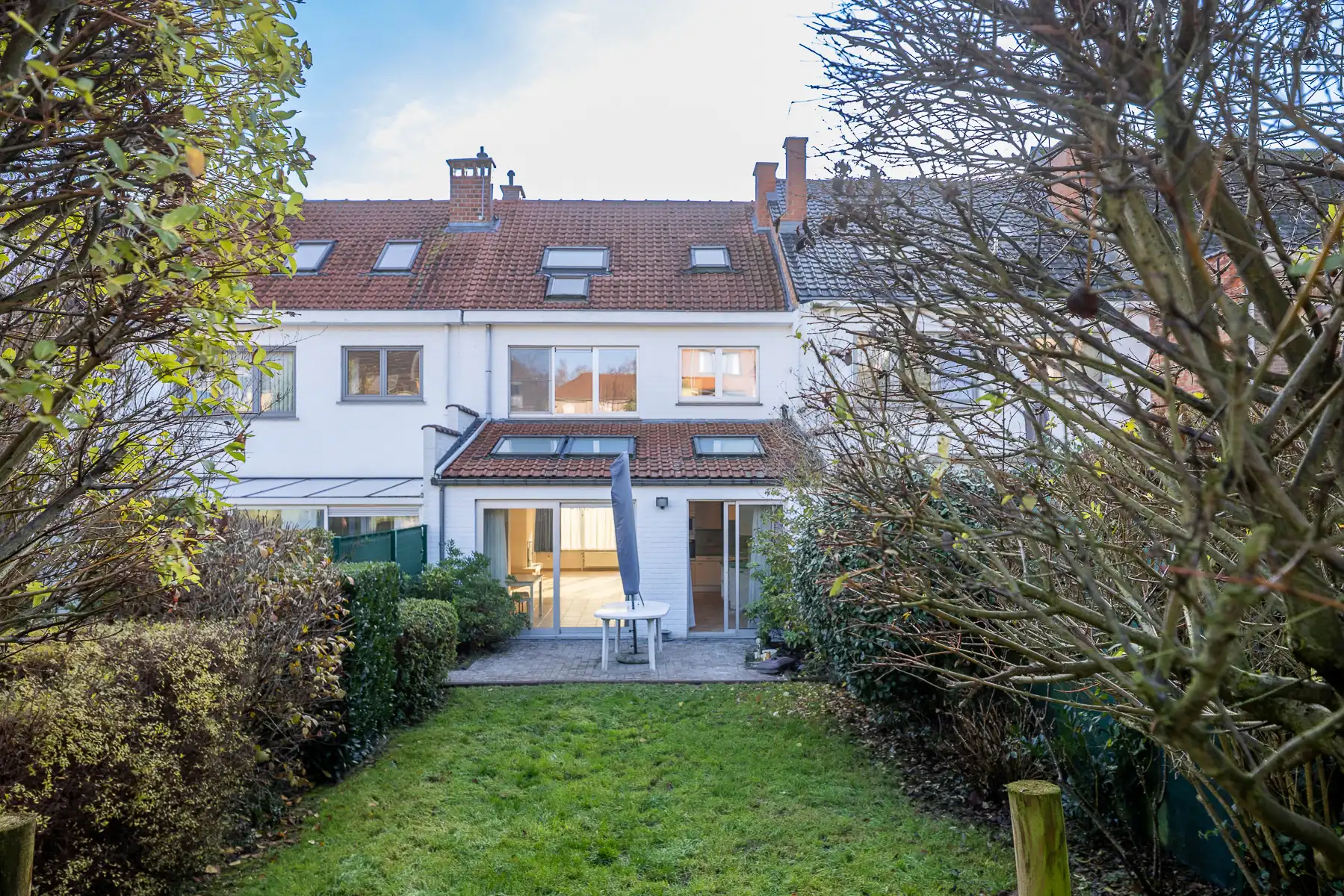 Woning met verzorgde tuin foto {{pictureIndex}}