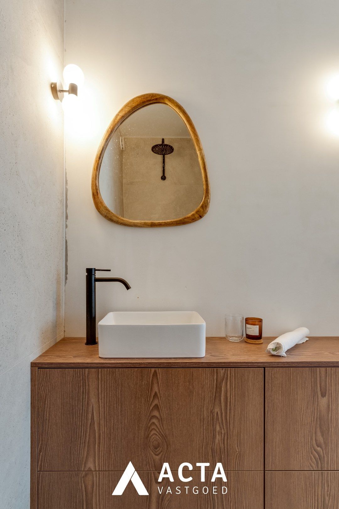 Subliem gerenoveerd appartement met twee slaapkamers op het Leopold I Plein foto 21