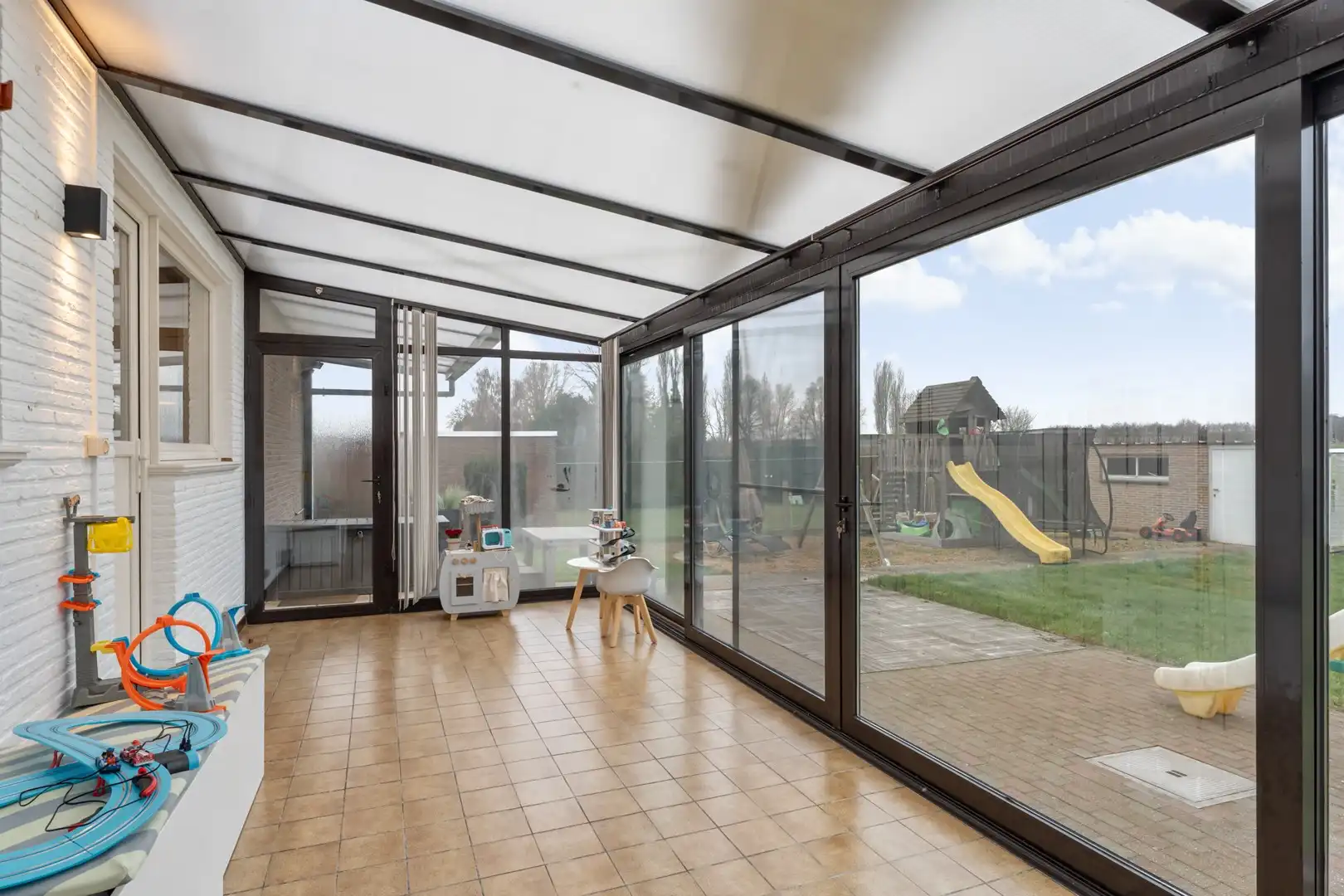 Instapklare woning met 3 slaapkamers, veranda en tuin met open zicht op de weides. foto 21