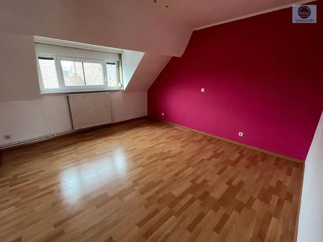 HANDELSHUIS EN APPARTEMENT MET 5 SLAAPKAMERS foto 9