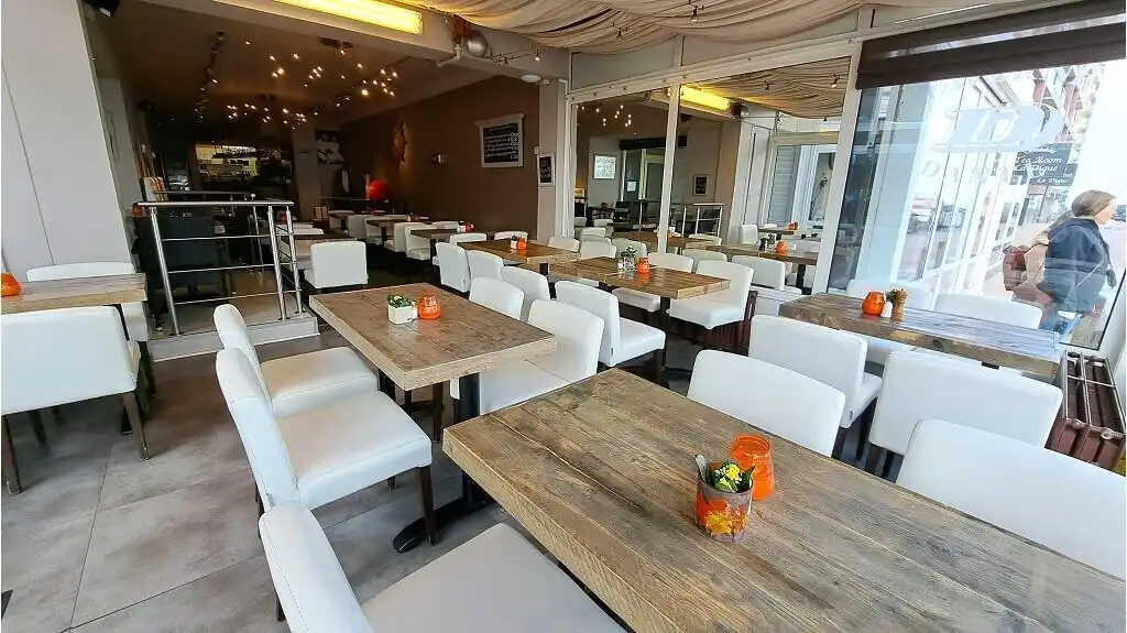 Horecapand met Terras op de Zeedijk te koop in Blankenberge foto 8