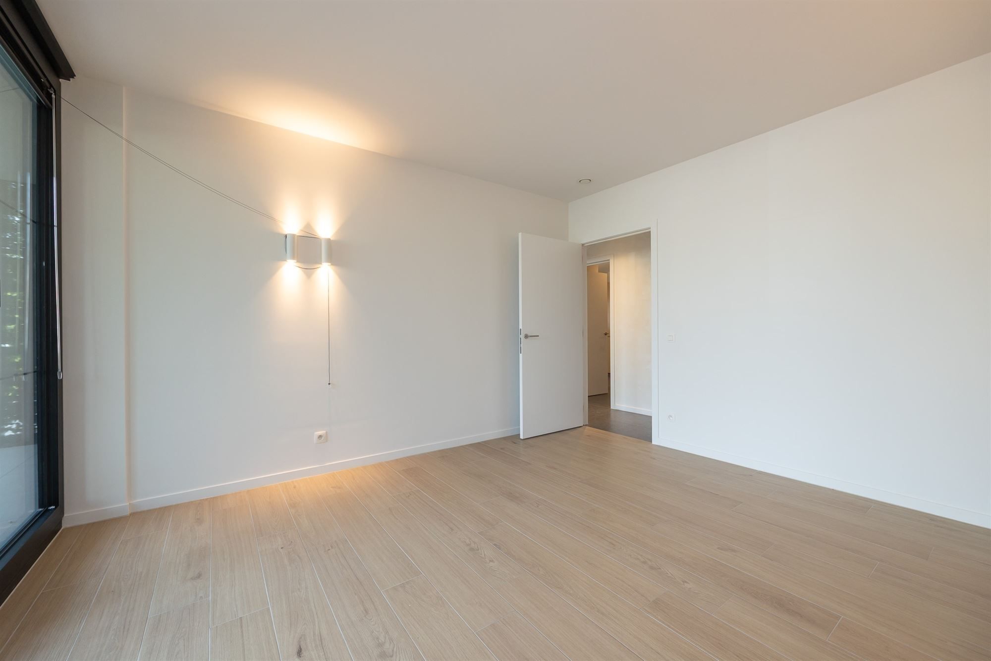 Lichtrijk en luxueus appartement met omvattende tuin foto 21